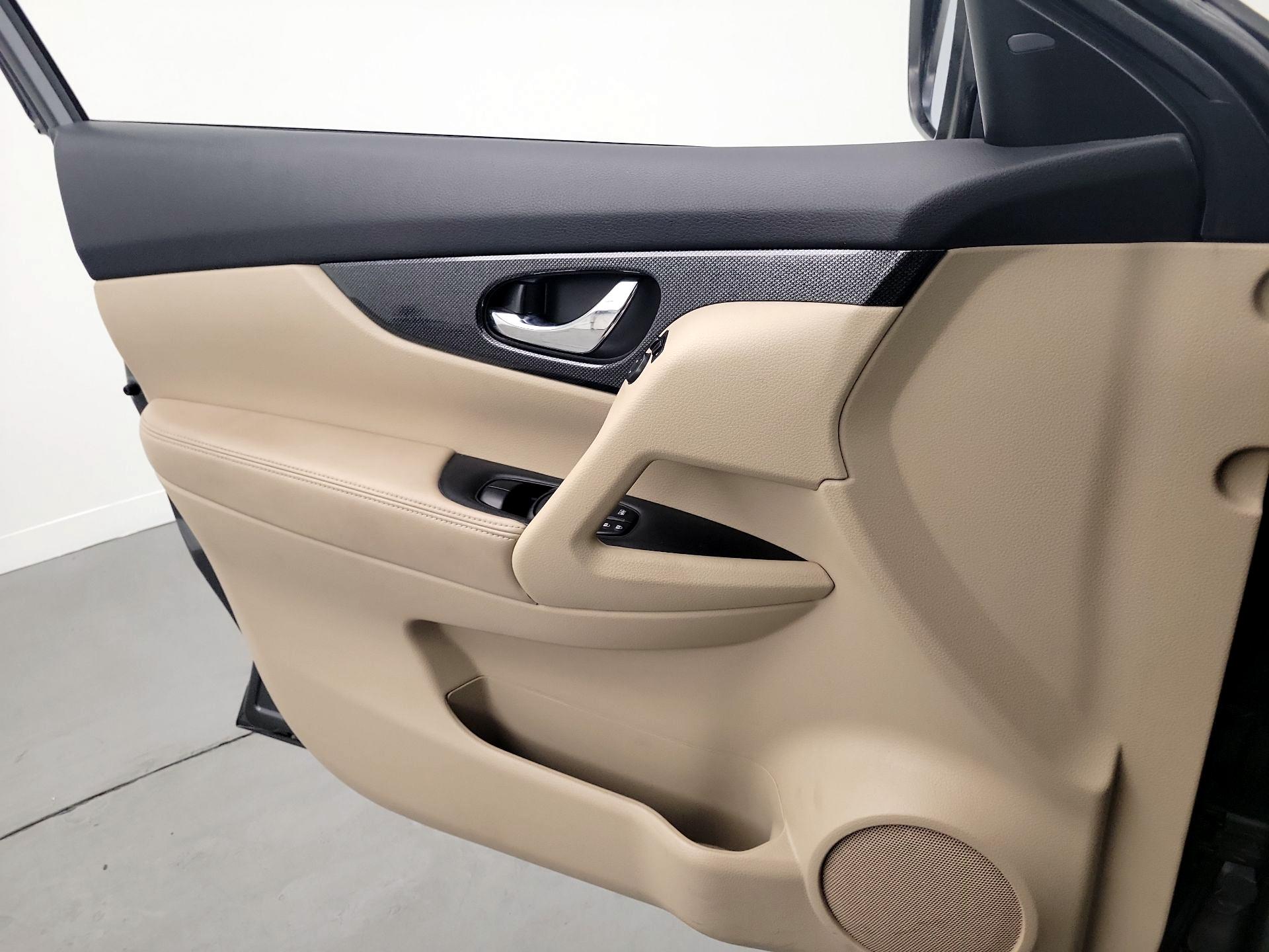 Thumbnail: 2015 Nissan Rogue - 12