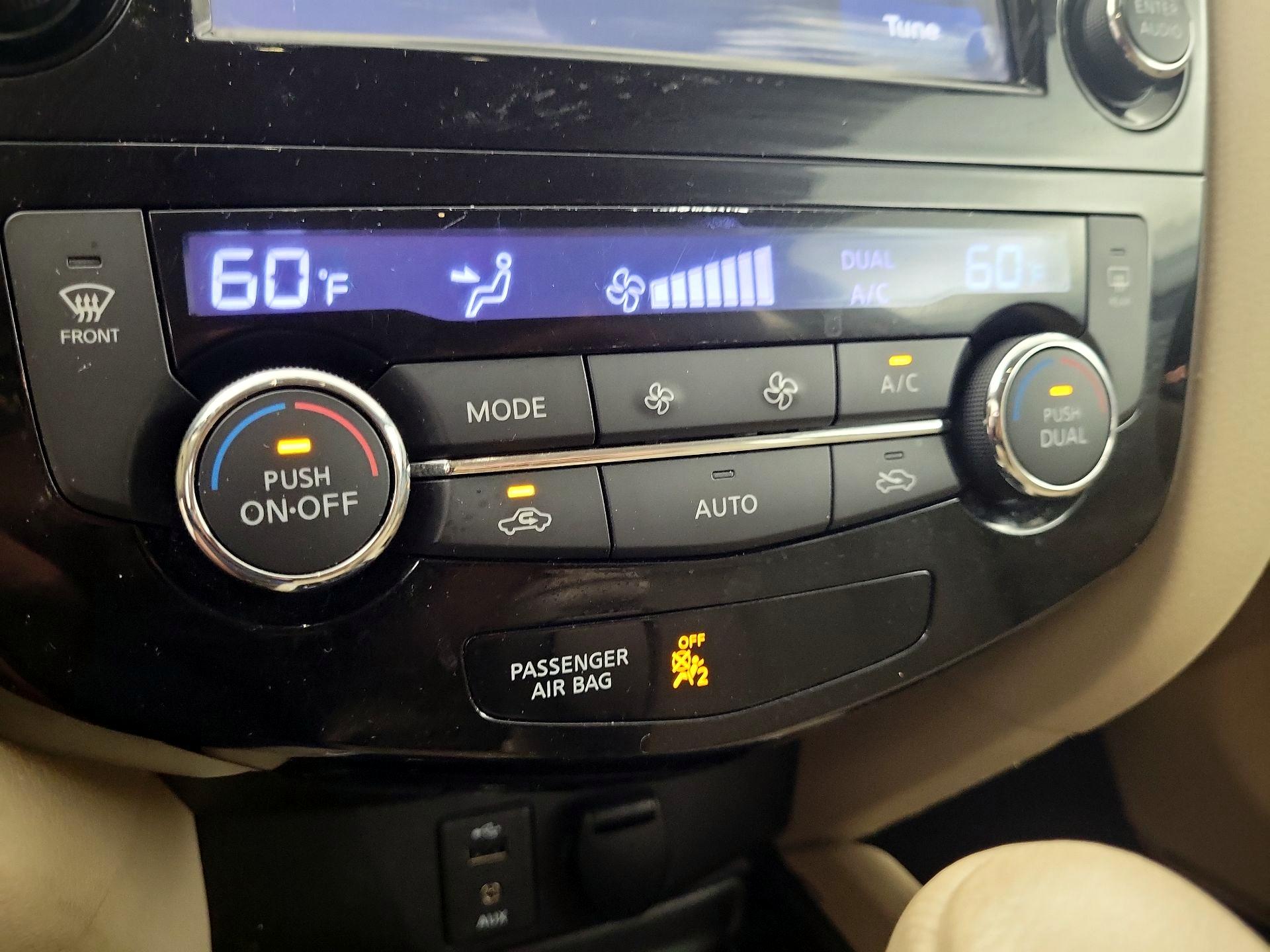Thumbnail: 2015 Nissan Rogue - 17