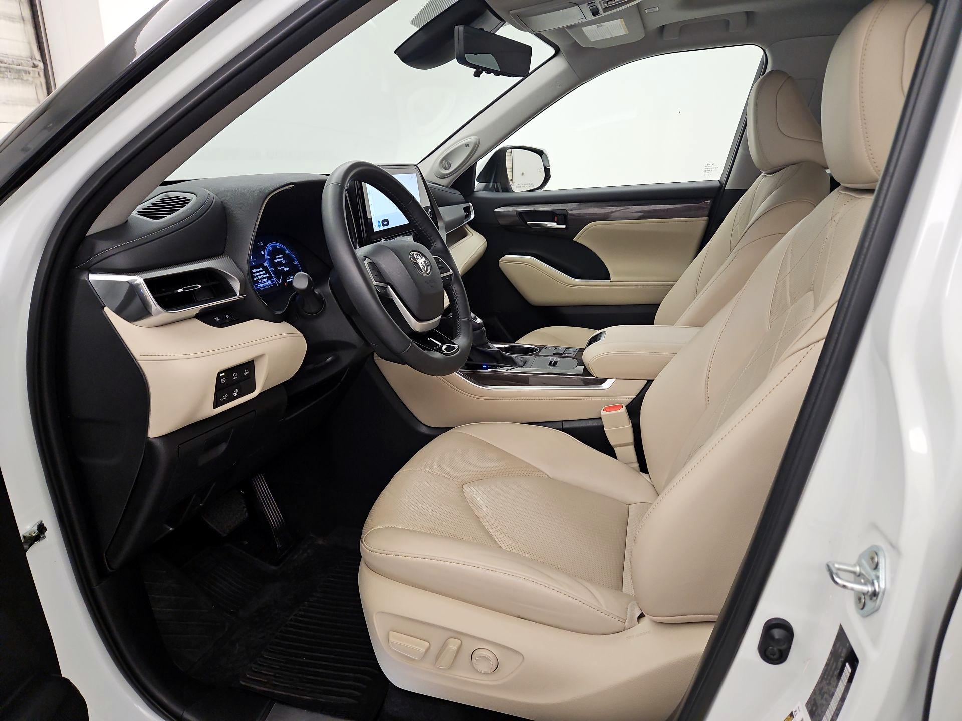 Thumbnail: 2024 Toyota Highlander - 11