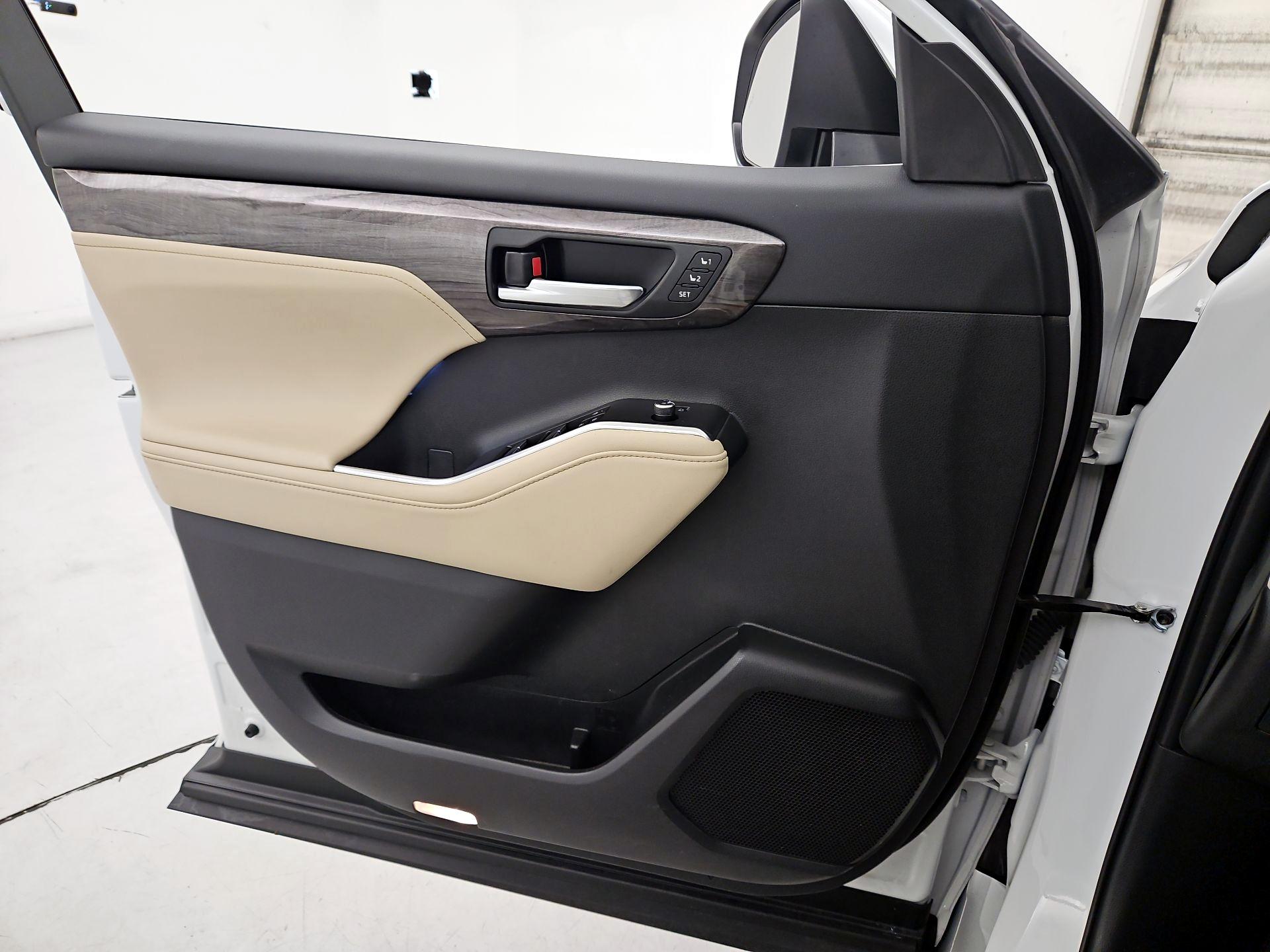 Thumbnail: 2024 Toyota Highlander - 12