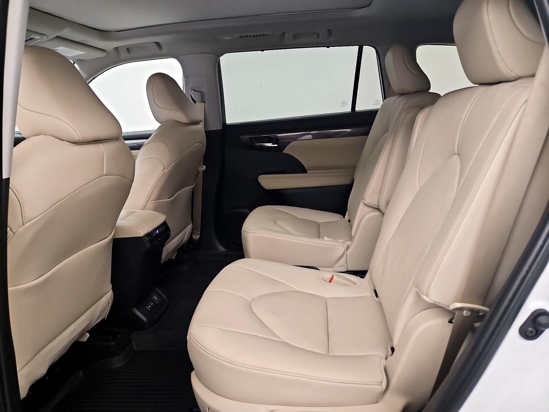 Thumbnail: 2024 Toyota Highlander - 20