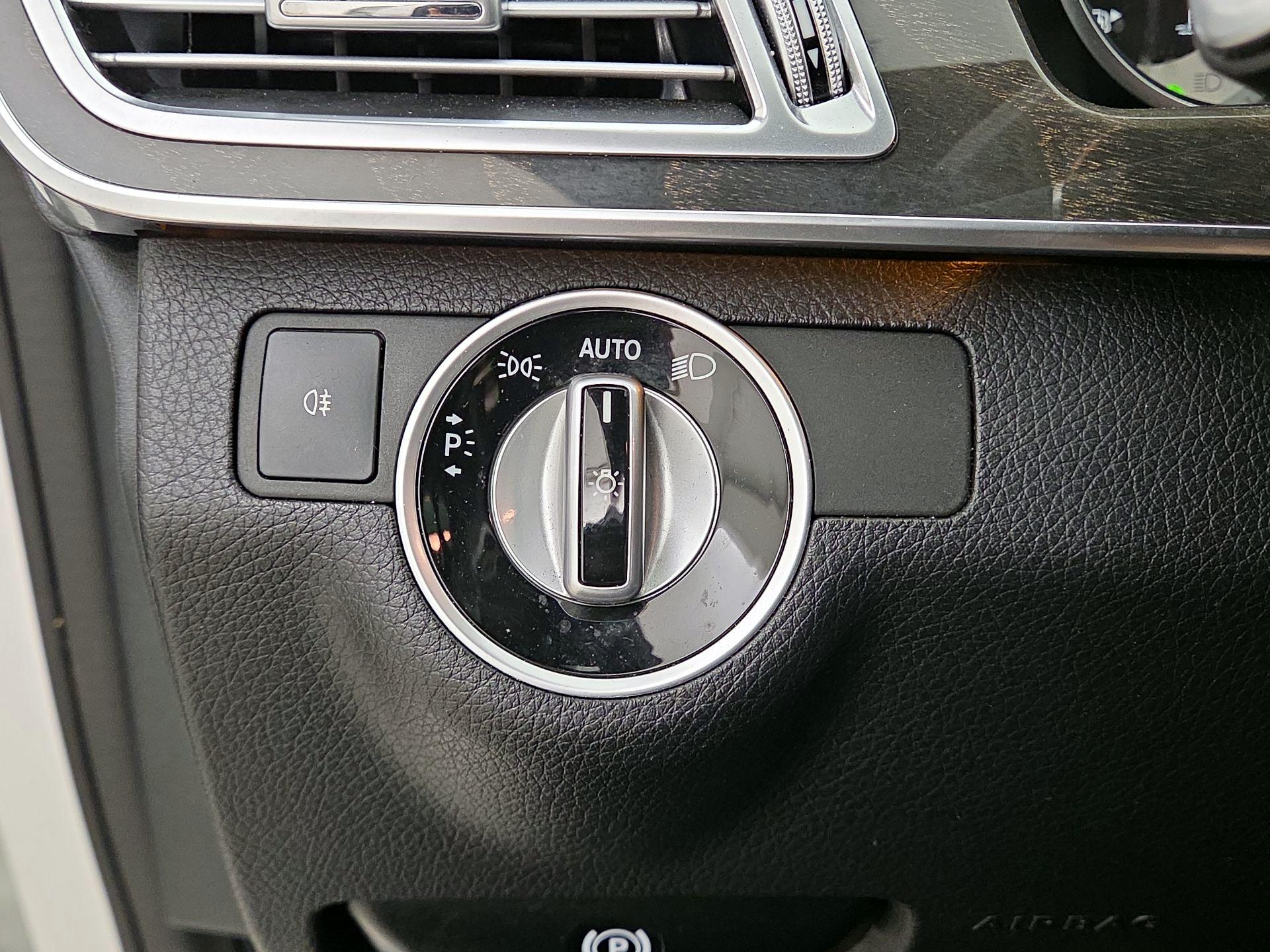 Thumbnail: 2016 Mercedes-Benz E-Class - 13