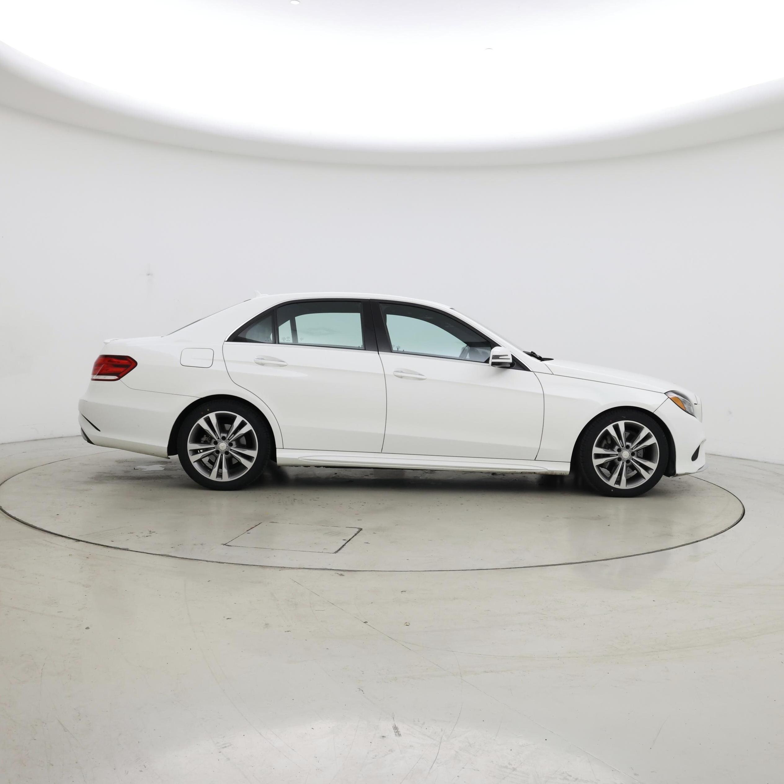 Thumbnail: 2016 Mercedes-Benz E-Class - 7