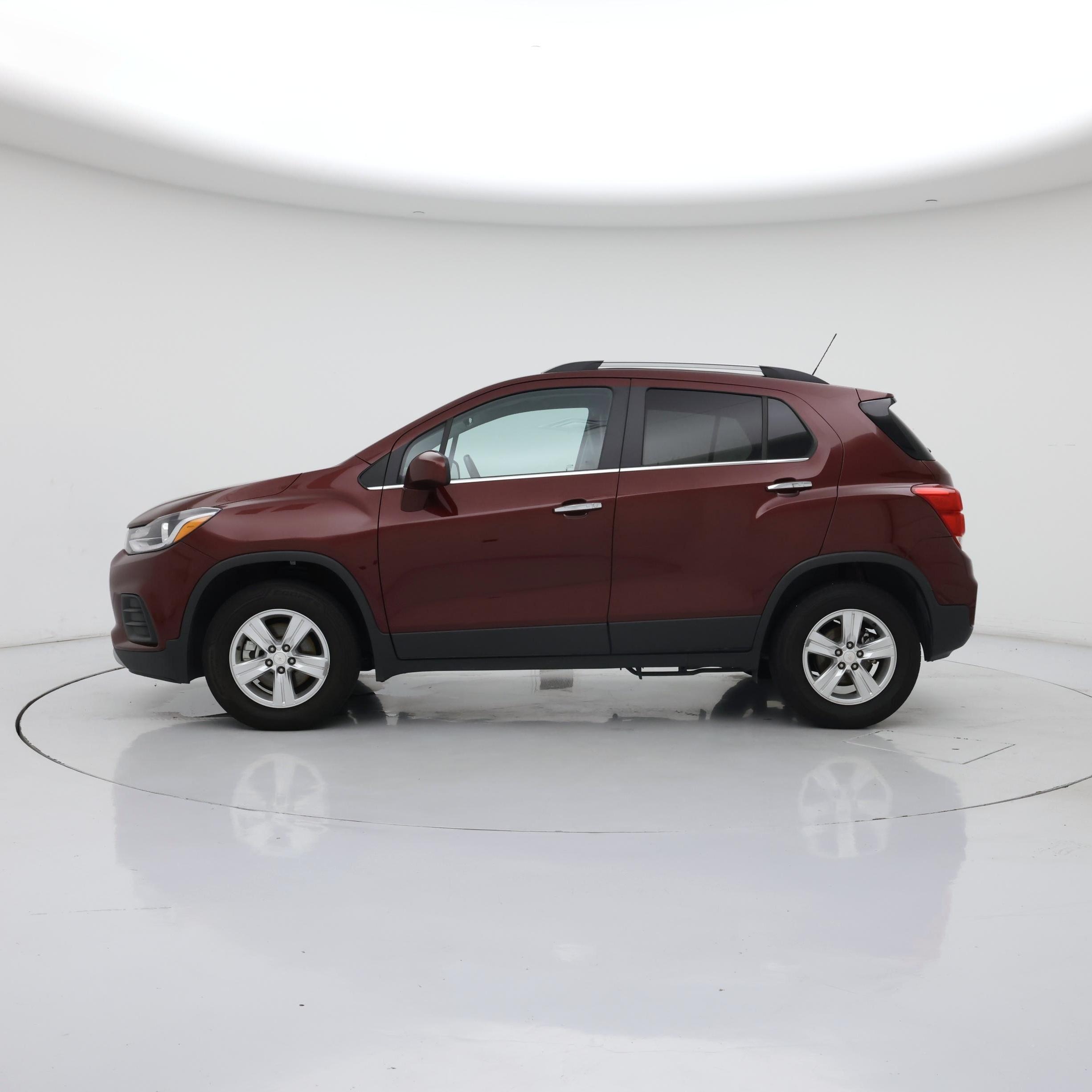 Thumbnail: 2017 Chevrolet Trax - 3