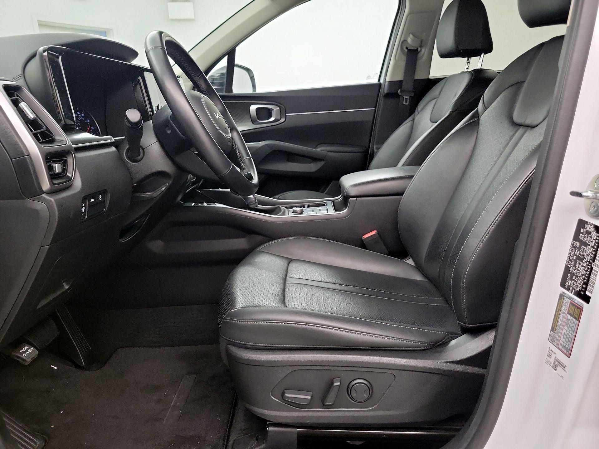 Thumbnail: 2023 Kia Sorento - 11