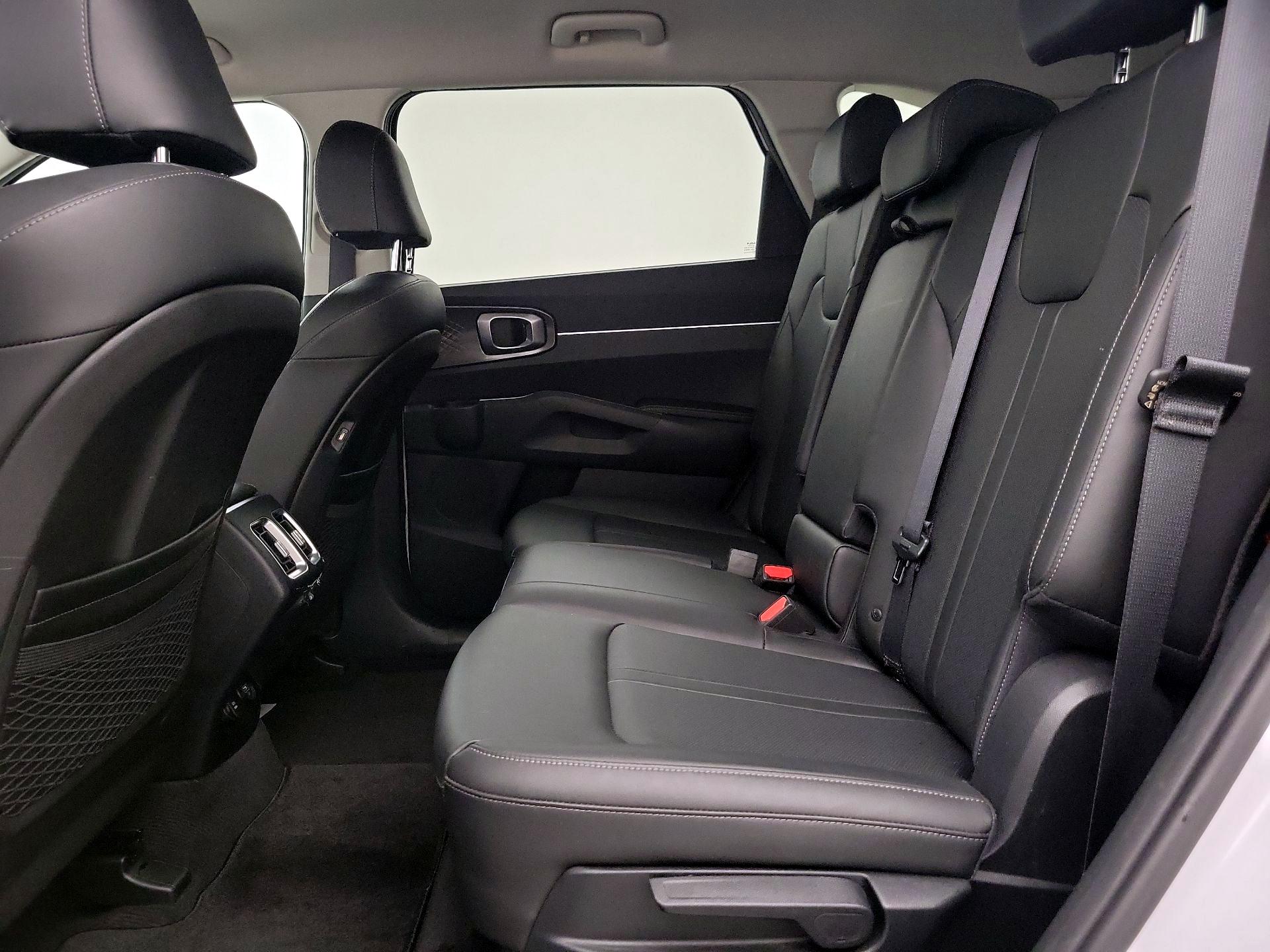 Thumbnail: 2023 Kia Sorento - 20