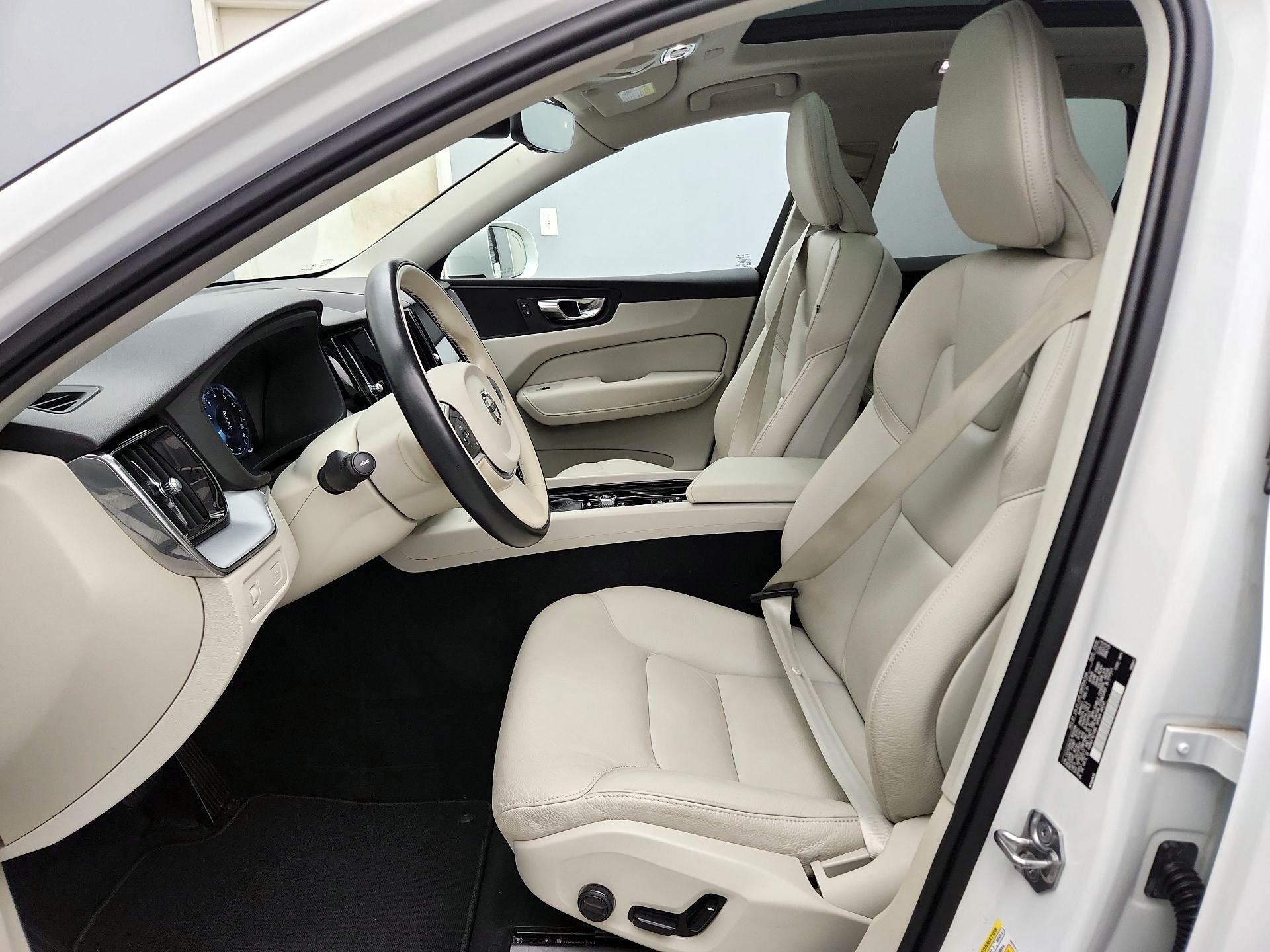Thumbnail: 2020 Volvo XC60 - 11