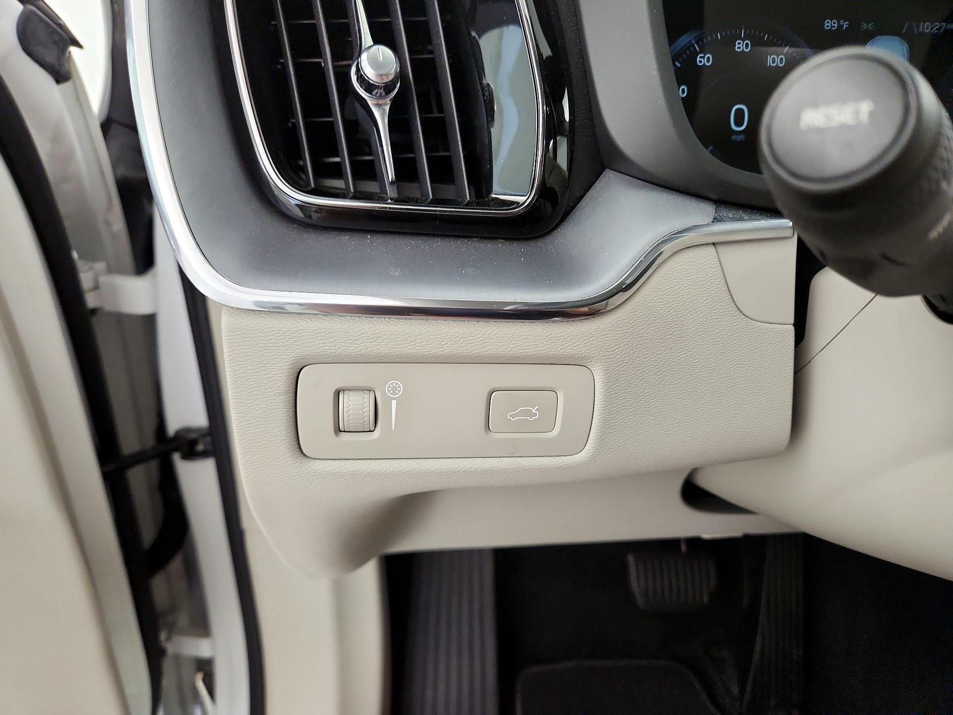 Thumbnail: 2020 Volvo XC60 - 13