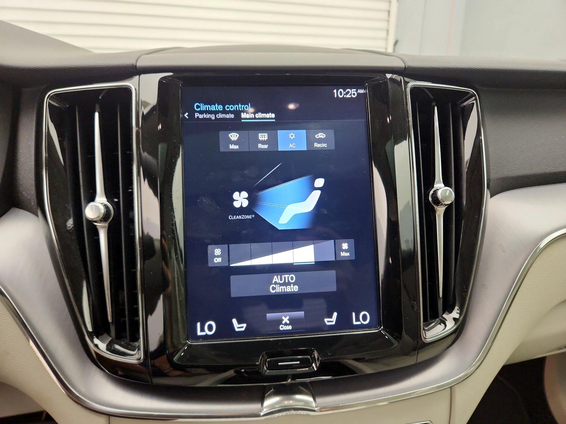 Thumbnail: 2020 Volvo XC60 - 16