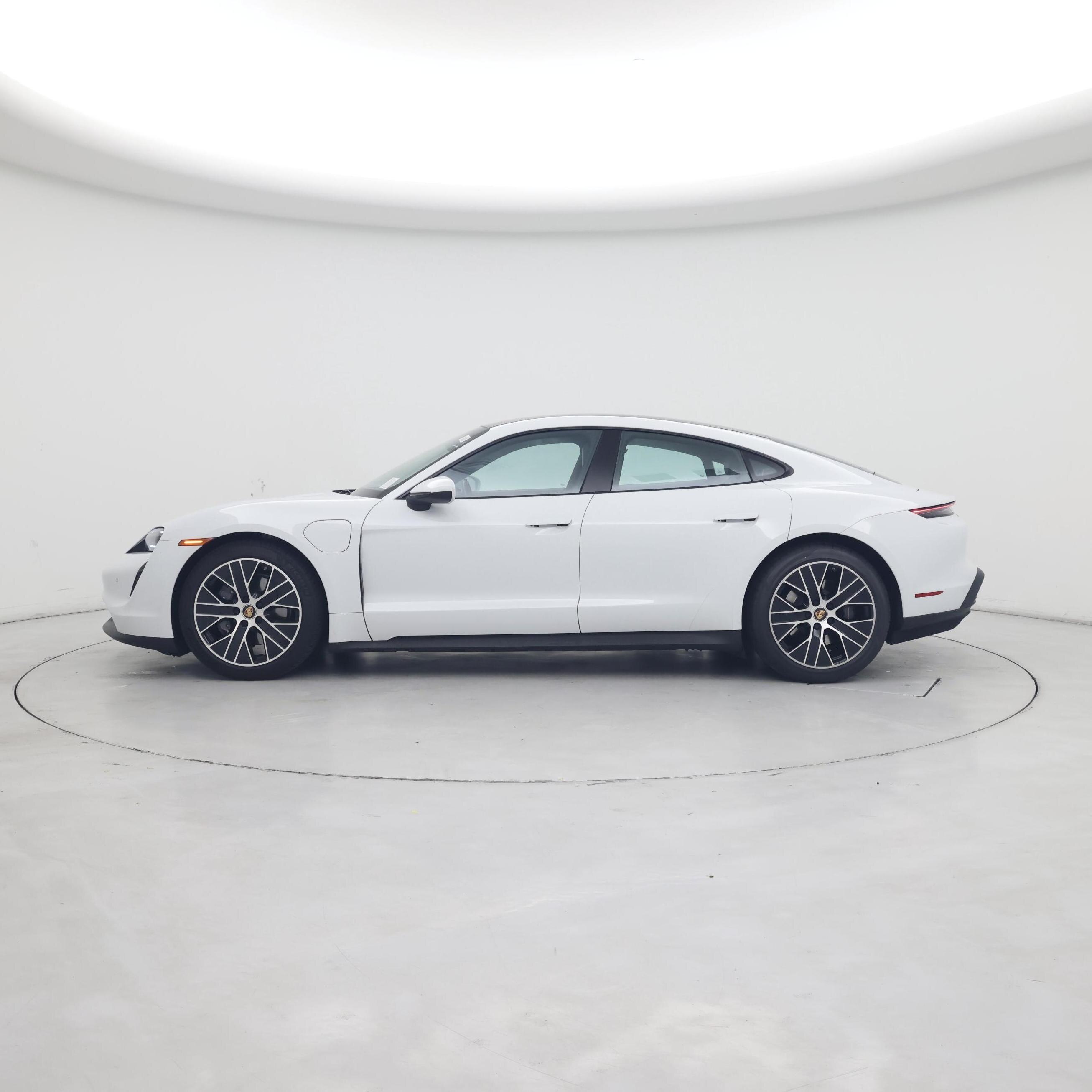 Thumbnail: 2021 Porsche Taycan - 3