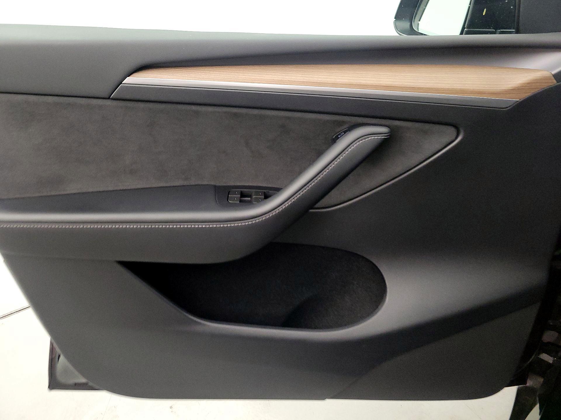 Thumbnail: 2023 Tesla Model Y - 12