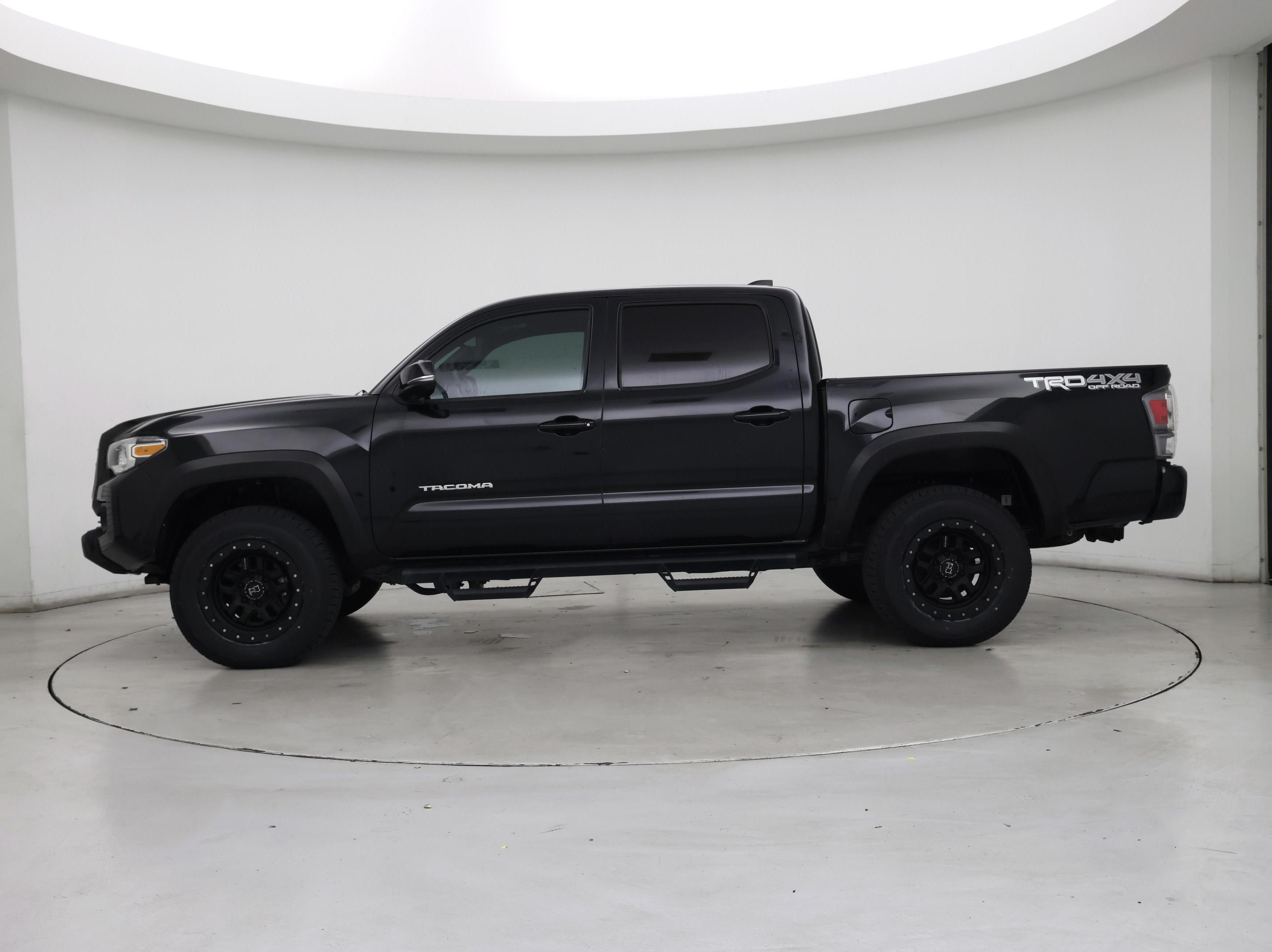 Thumbnail: 2020 Toyota Tacoma - 3