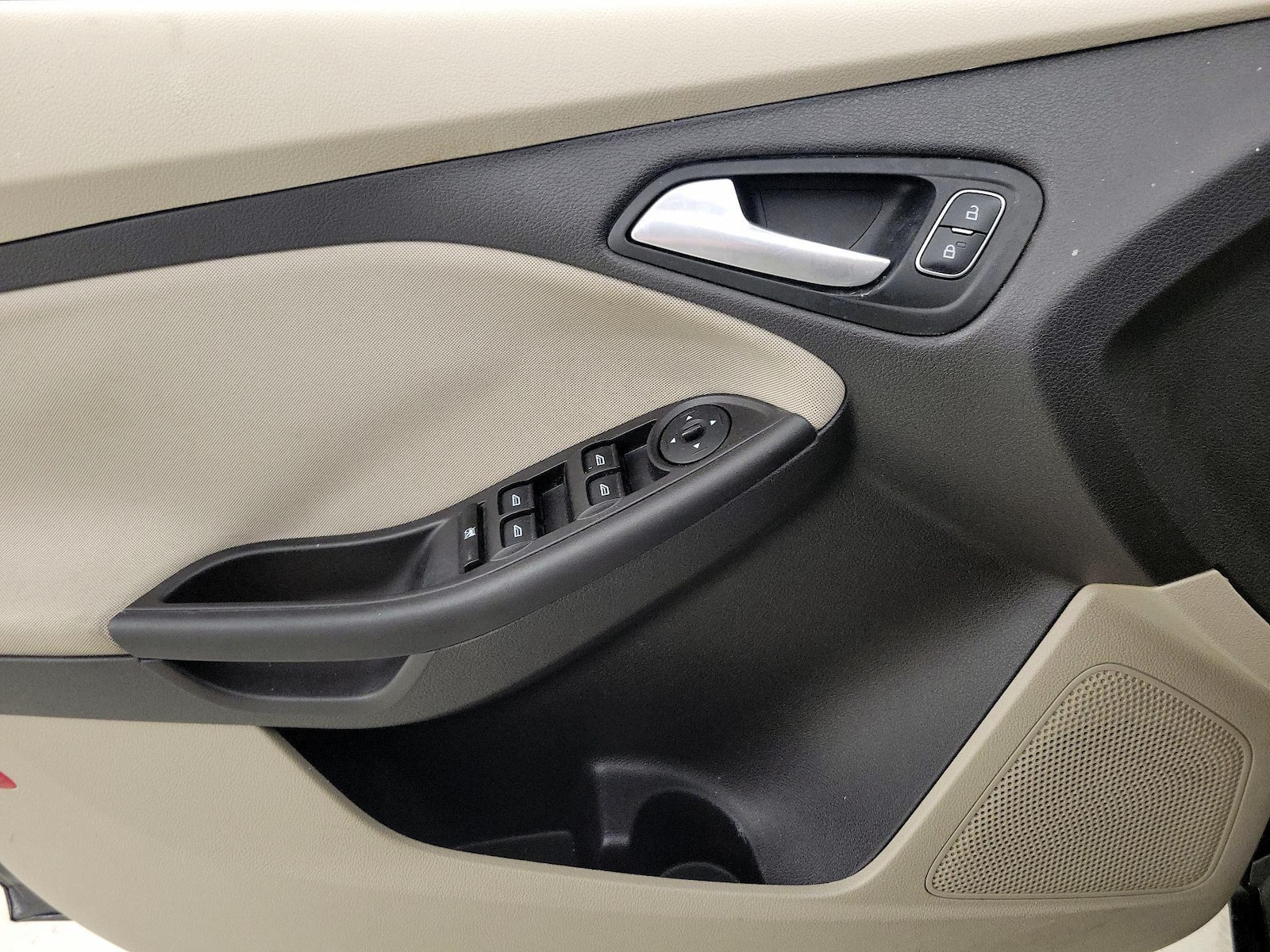 2015 Ford Focus SE - Photo 13