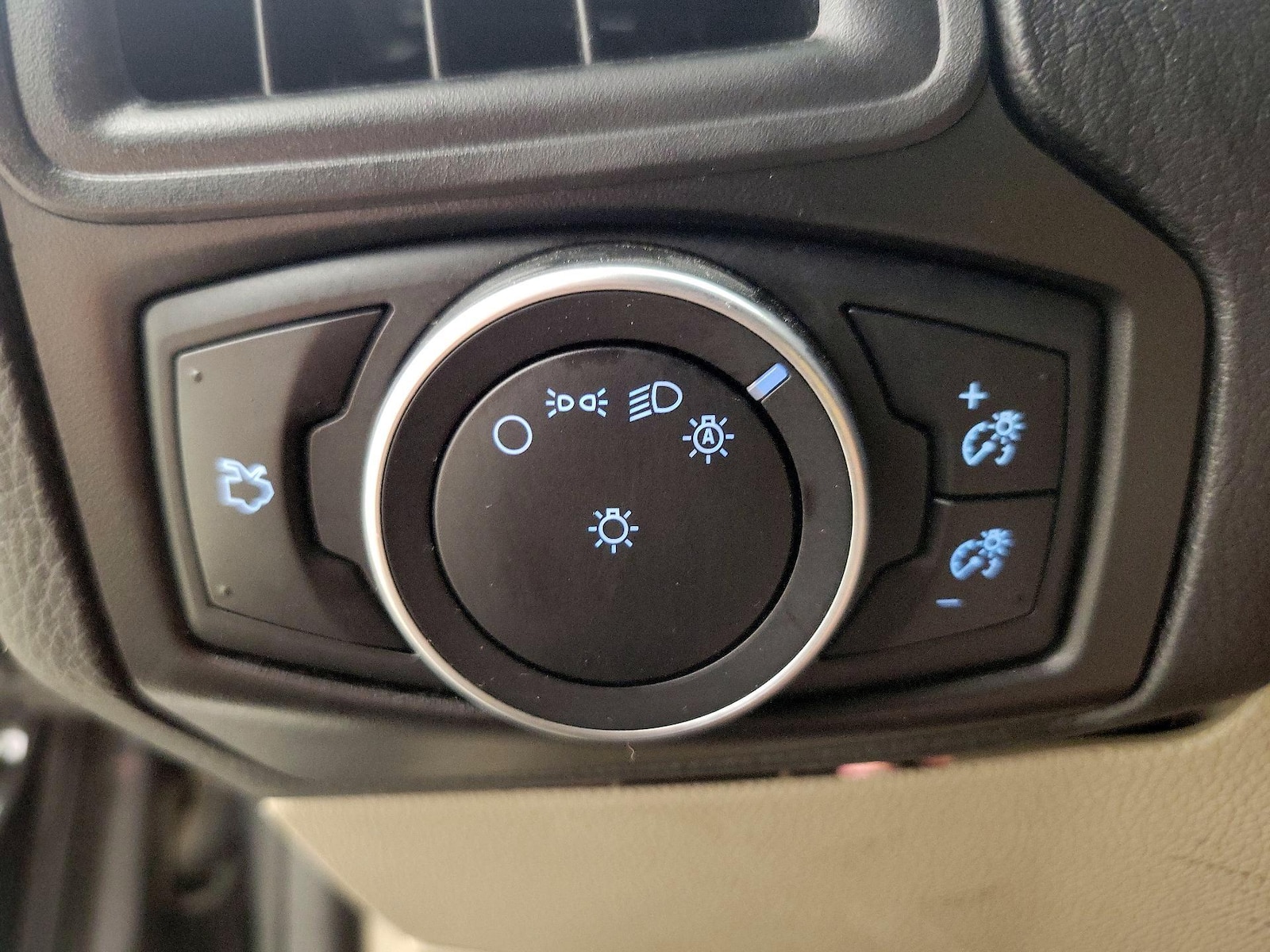 2015 Ford Focus SE - Photo 14