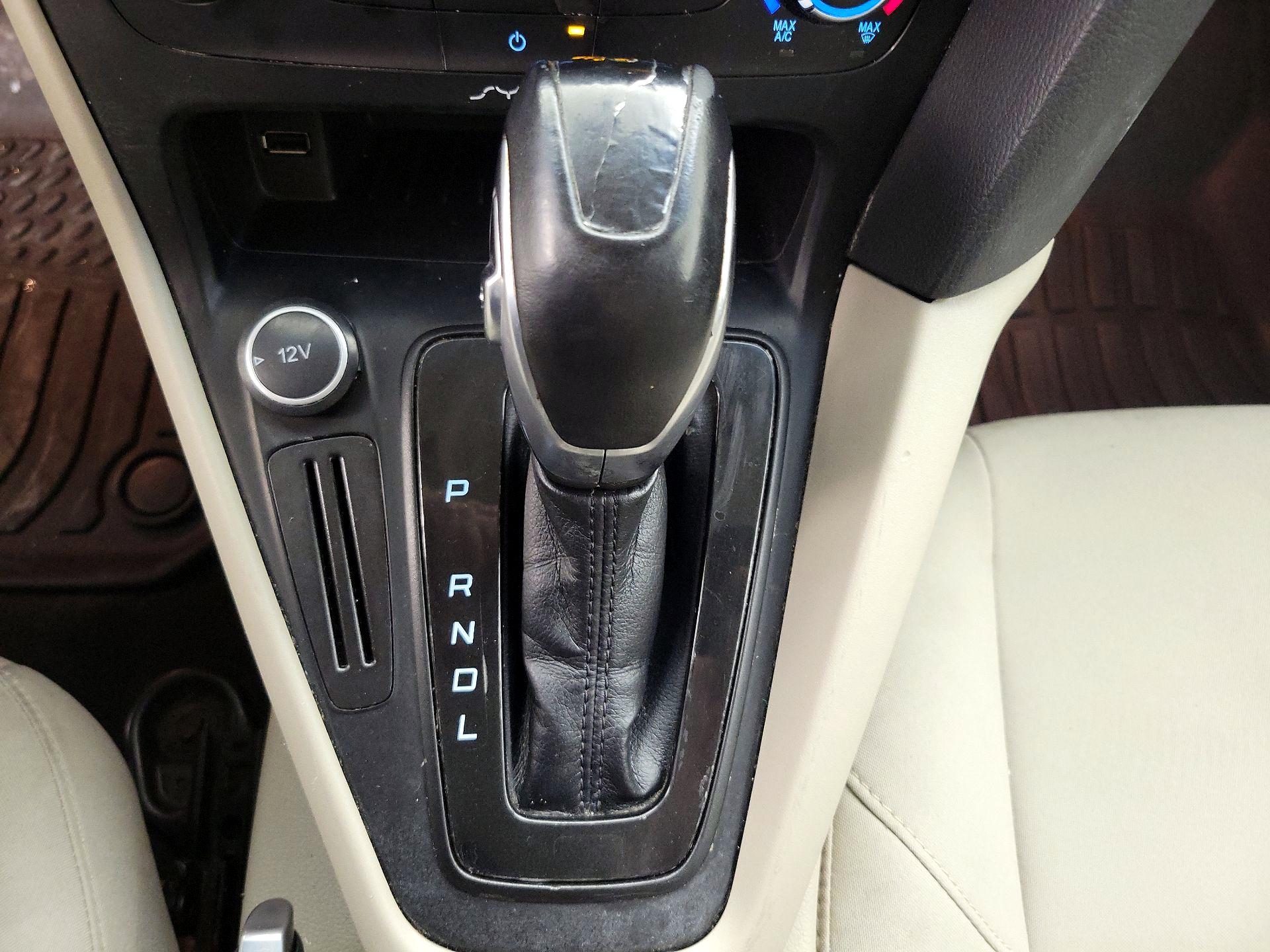 Thumbnail: 2015 Ford Focus - 17