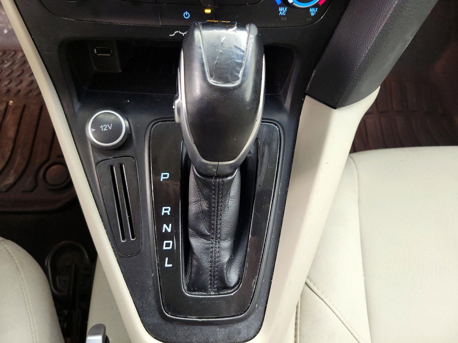 2015 Ford Focus SE - Photo 18