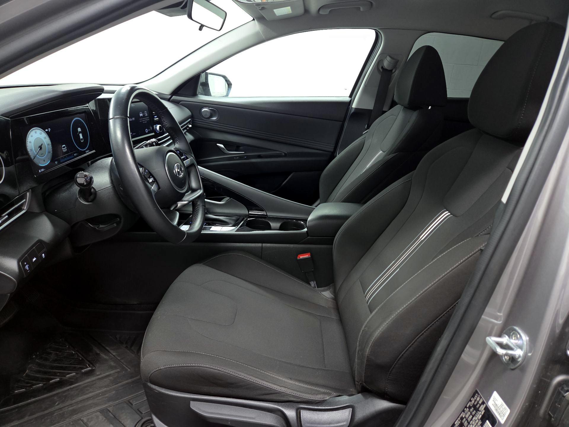 Thumbnail: 2022 Hyundai Elantra - 11