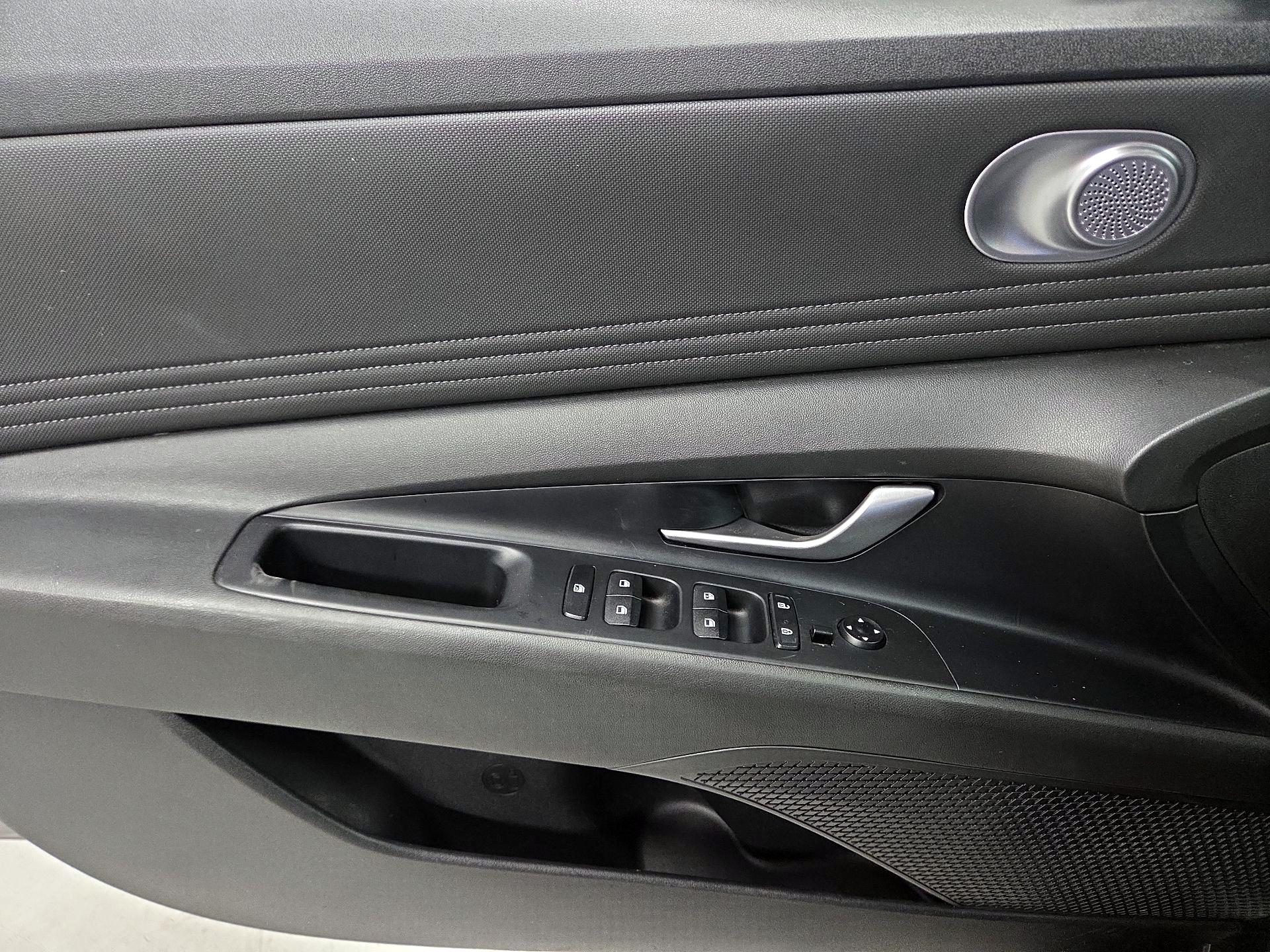 Thumbnail: 2022 Hyundai Elantra - 12