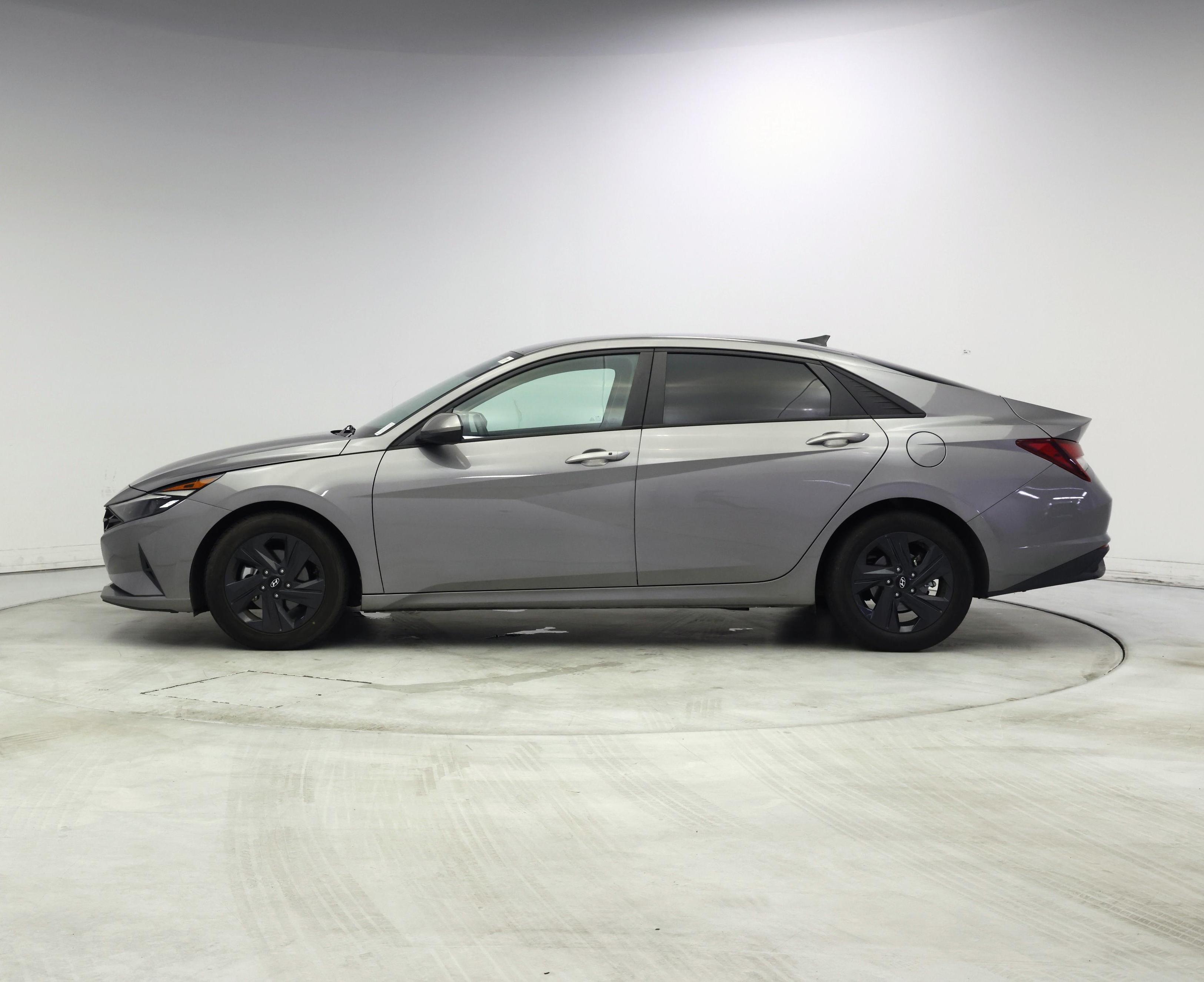 Thumbnail: 2022 Hyundai Elantra - 3