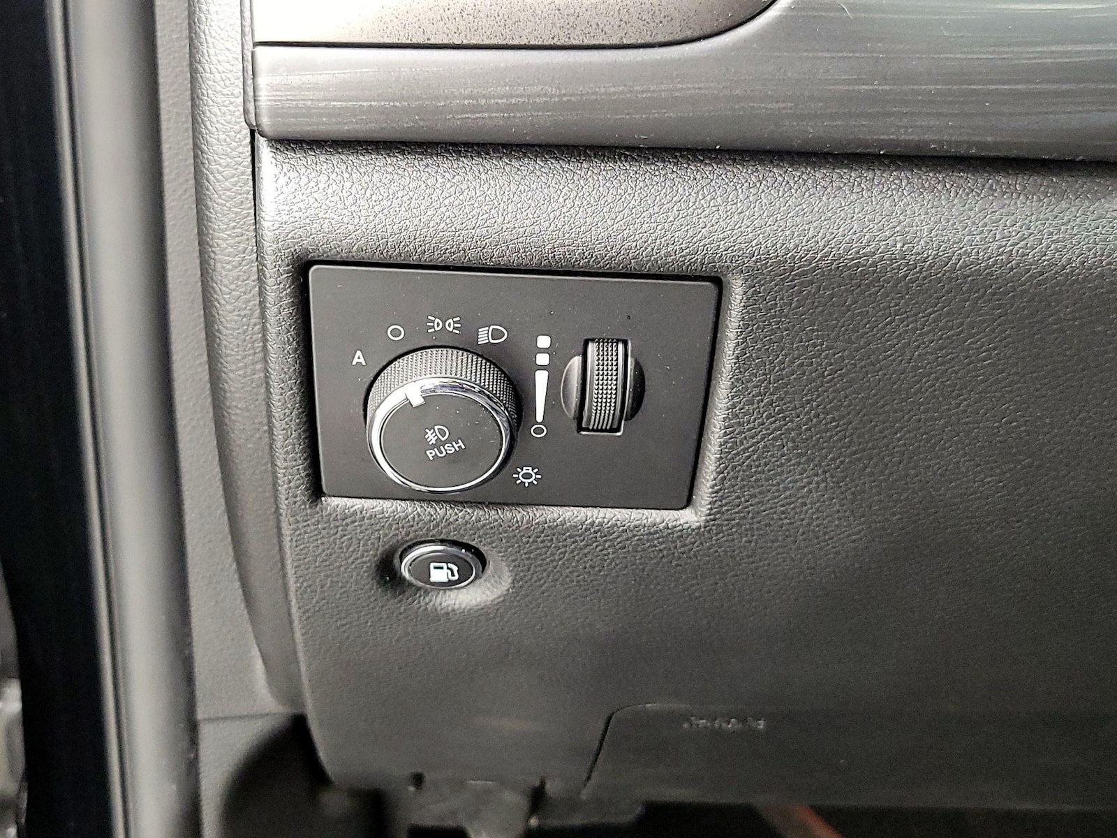 2020 Jeep Grand Cherokee Altitude - Photo 14