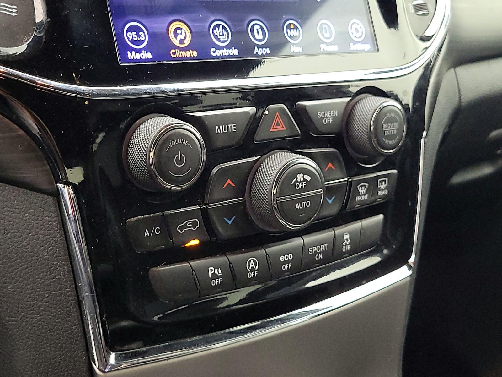 2020 Jeep Grand Cherokee Altitude - Photo 18