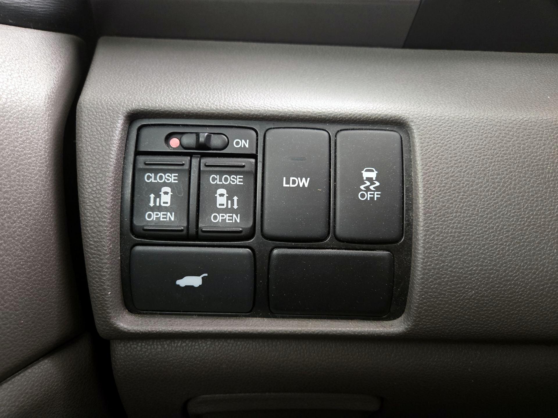 Thumbnail: 2016 Honda Odyssey - 13