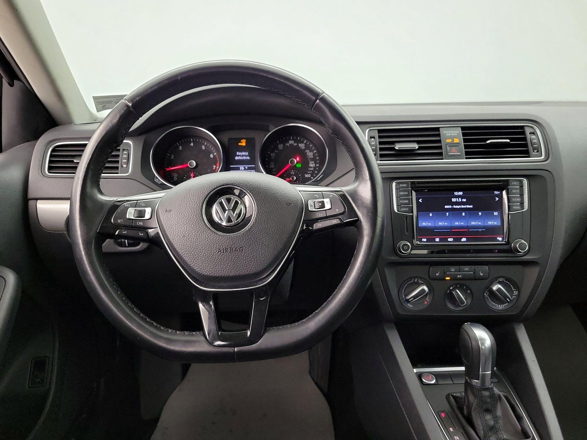 Thumbnail: 2017 Volkswagen Jetta - 10