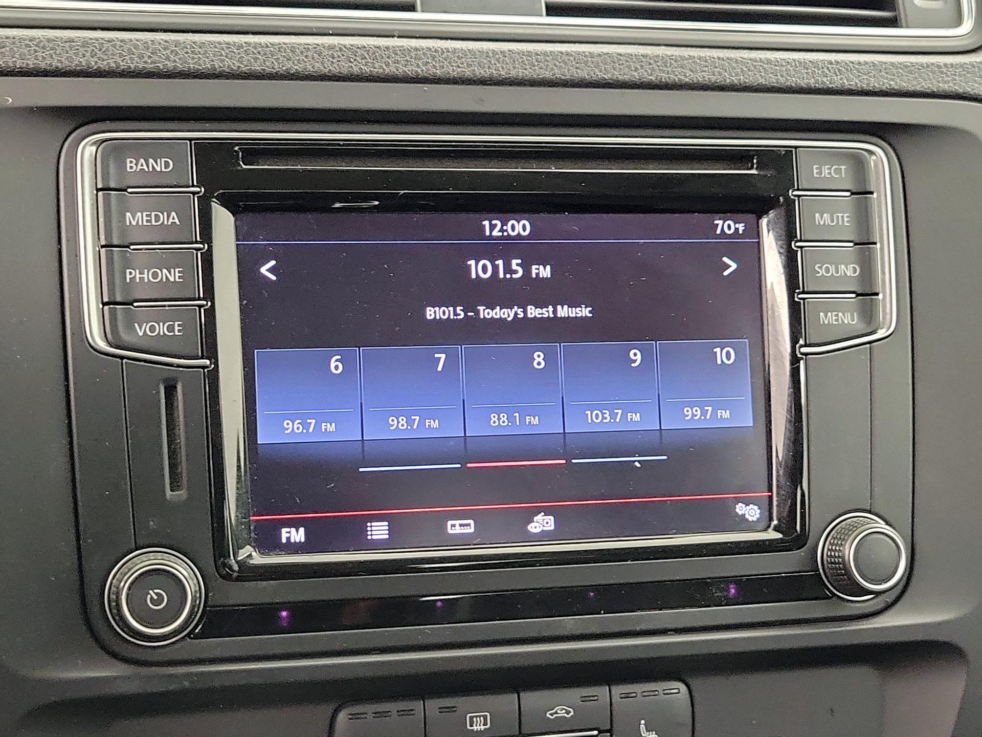Thumbnail: 2017 Volkswagen Jetta - 15
