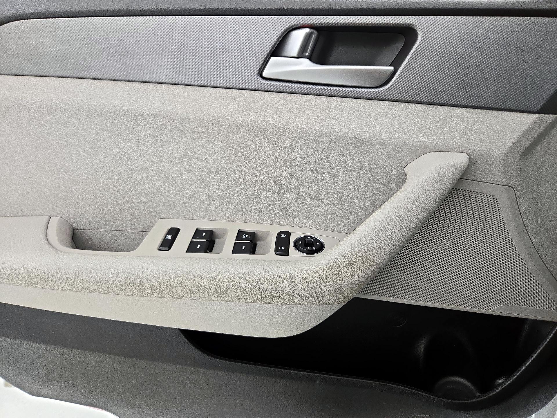 Thumbnail: 2016 Hyundai Sonata - 12