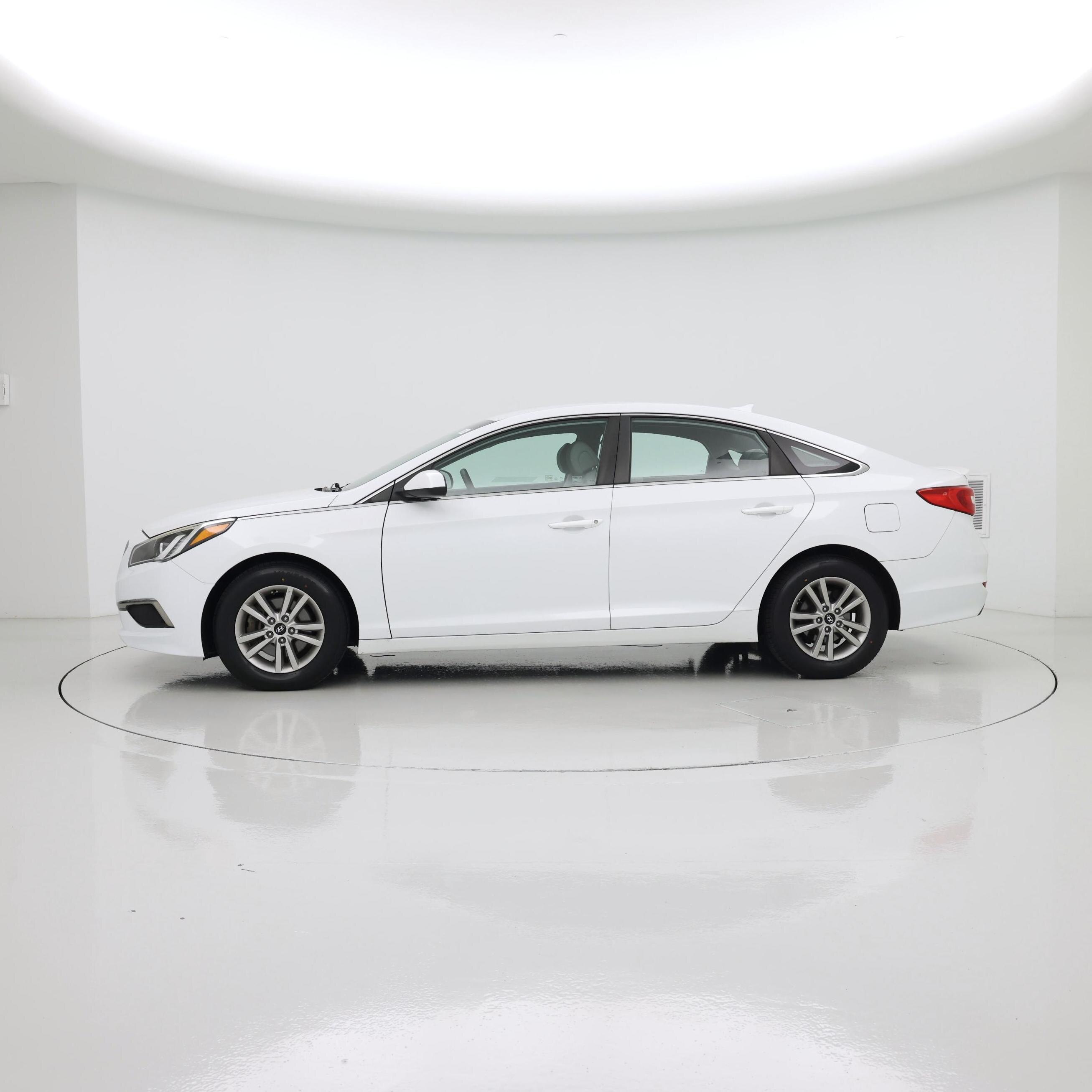 Thumbnail: 2016 Hyundai Sonata - 3