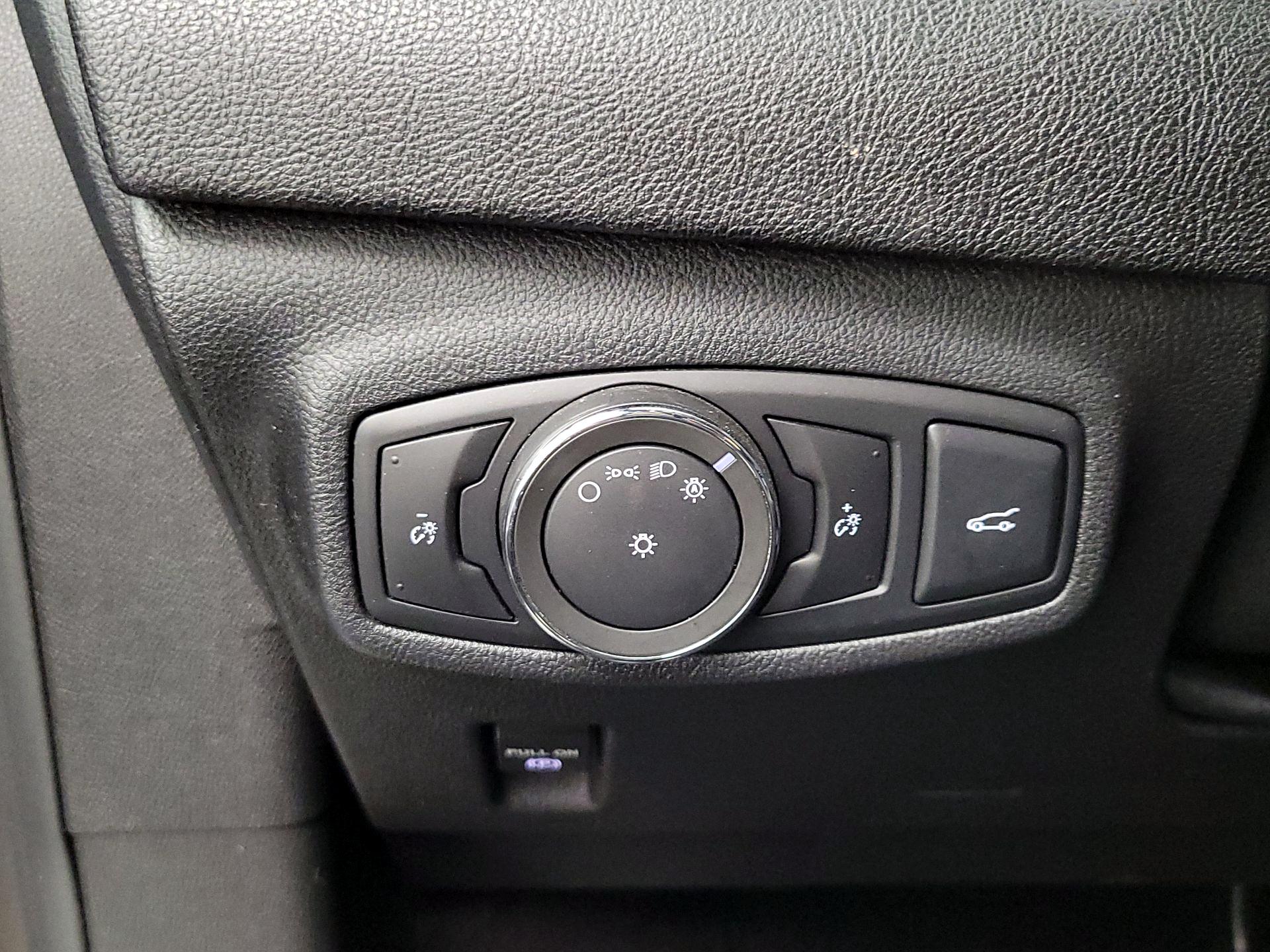 Thumbnail: 2017 Lincoln MKC - 13