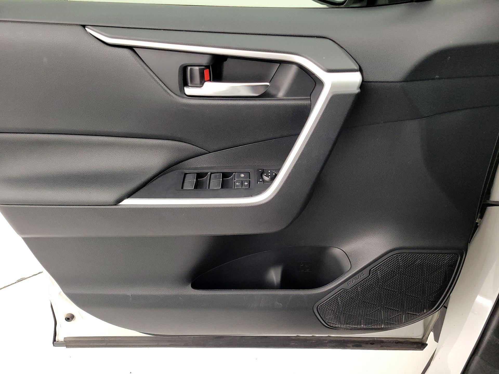 Thumbnail: 2022 Toyota RAV4 - 12