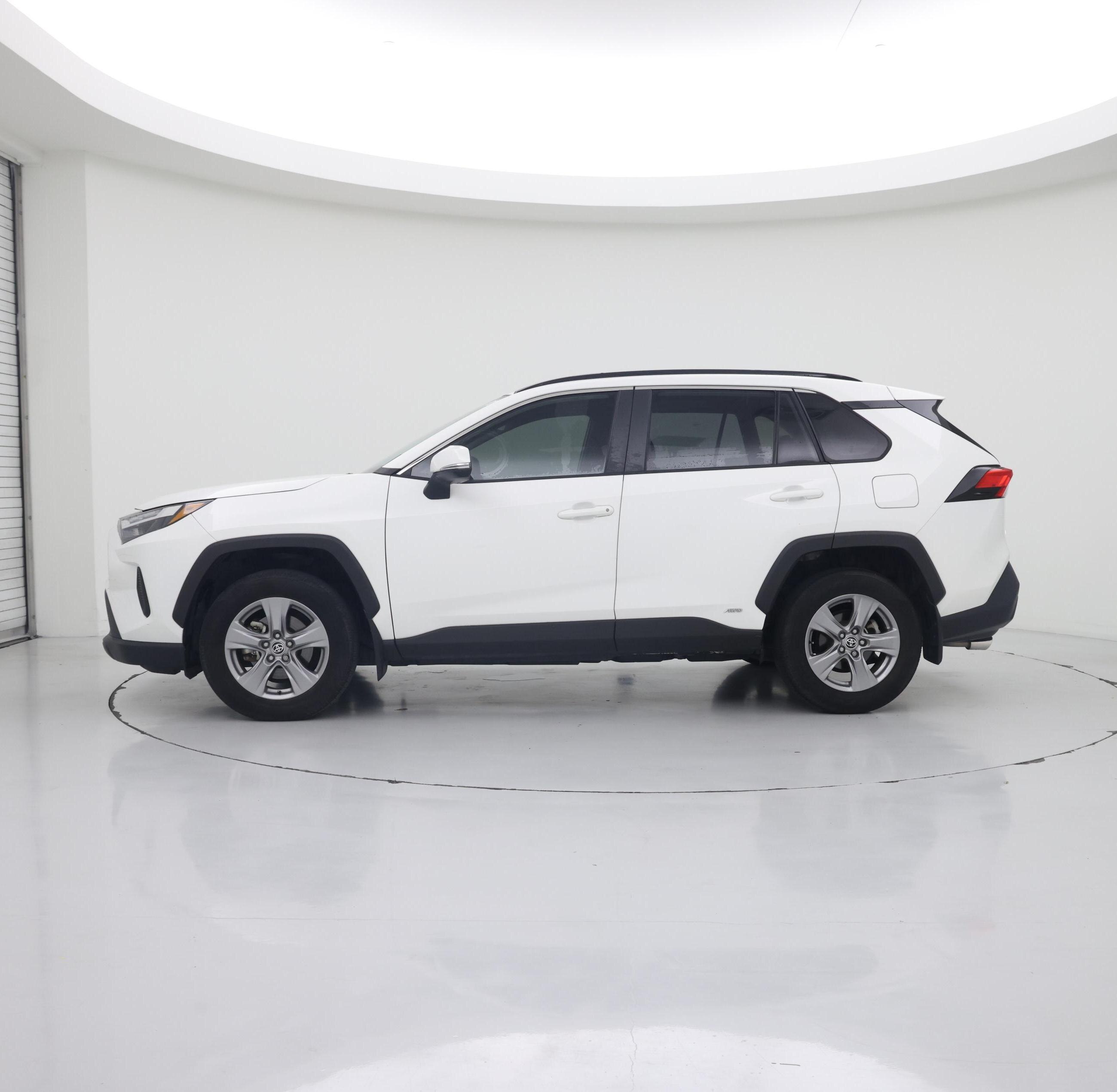 Thumbnail: 2022 Toyota RAV4 - 3