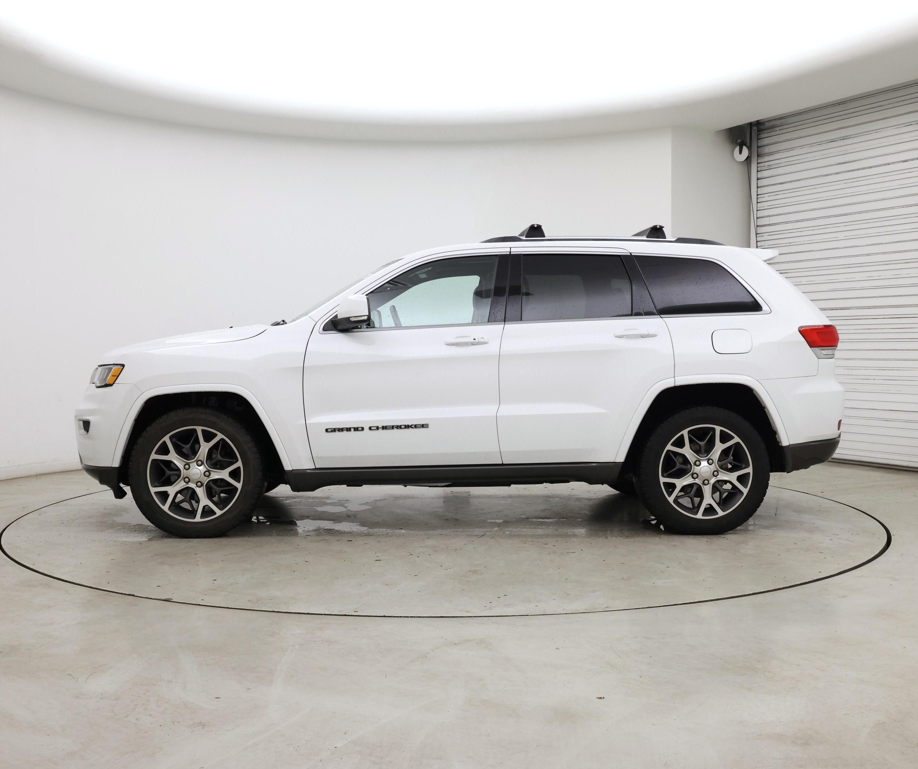 Thumbnail: 2018 Jeep Grand Cherokee - 3