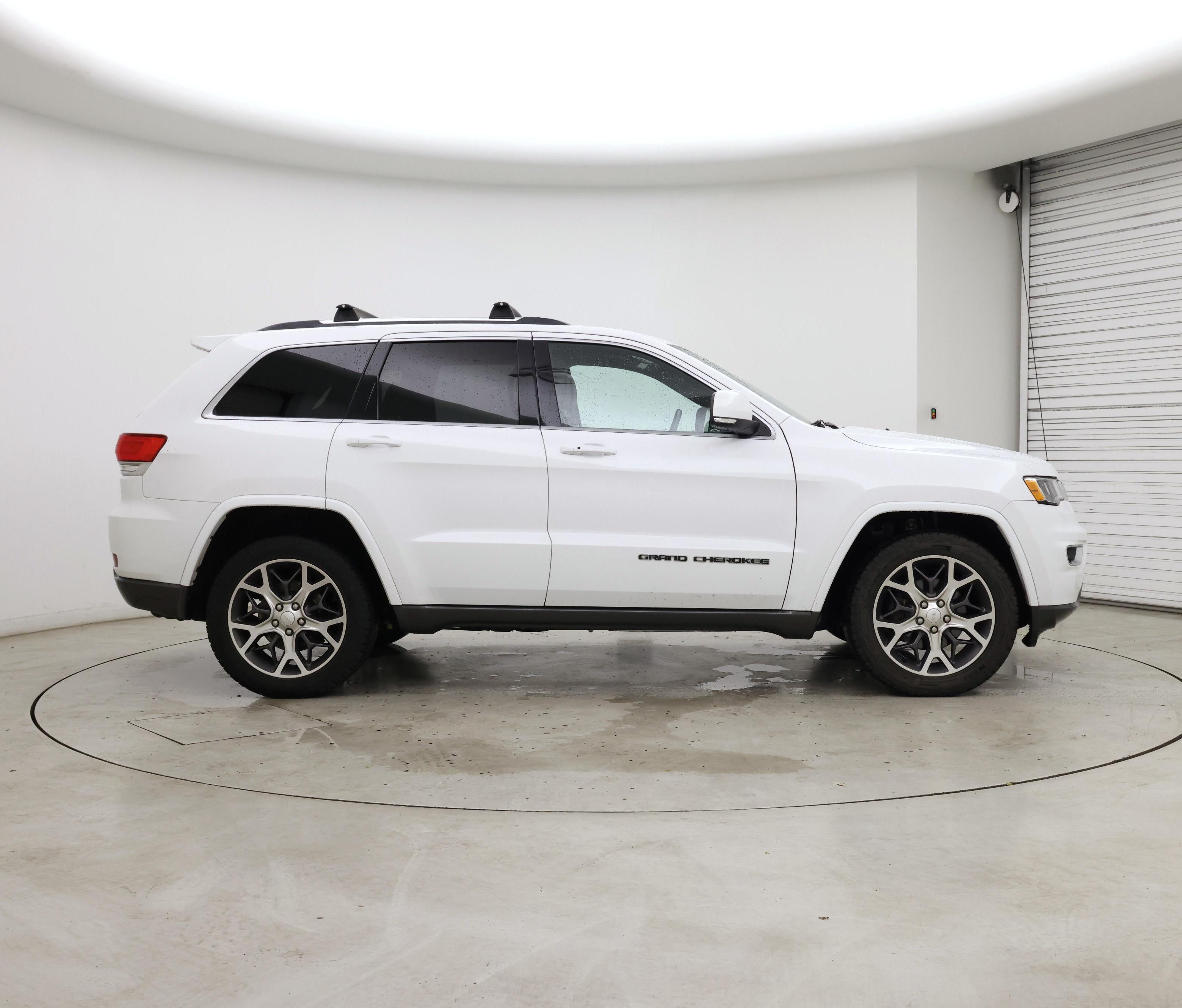 Thumbnail: 2018 Jeep Grand Cherokee - 7