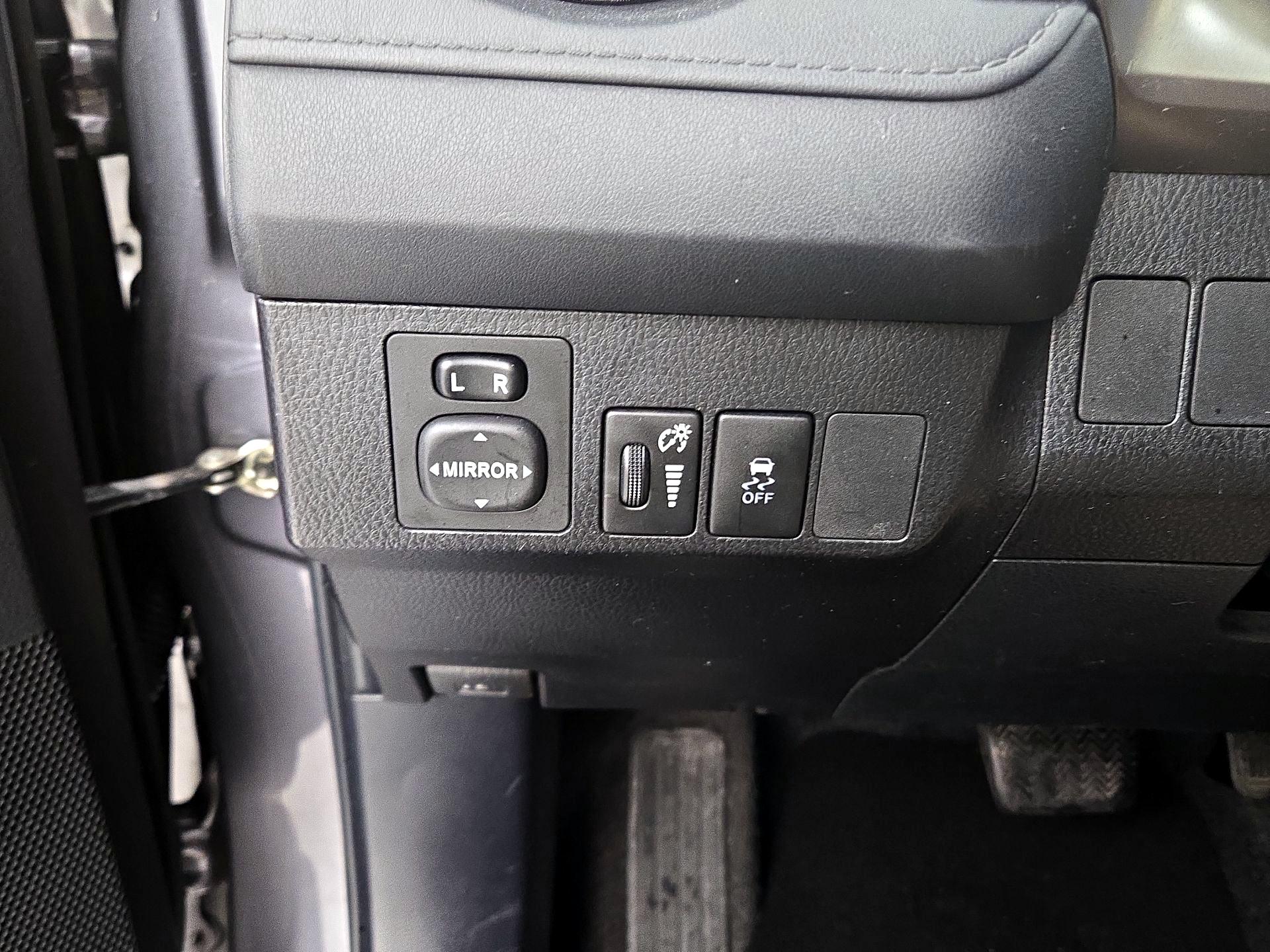 Thumbnail: 2014 Toyota RAV4 - 13