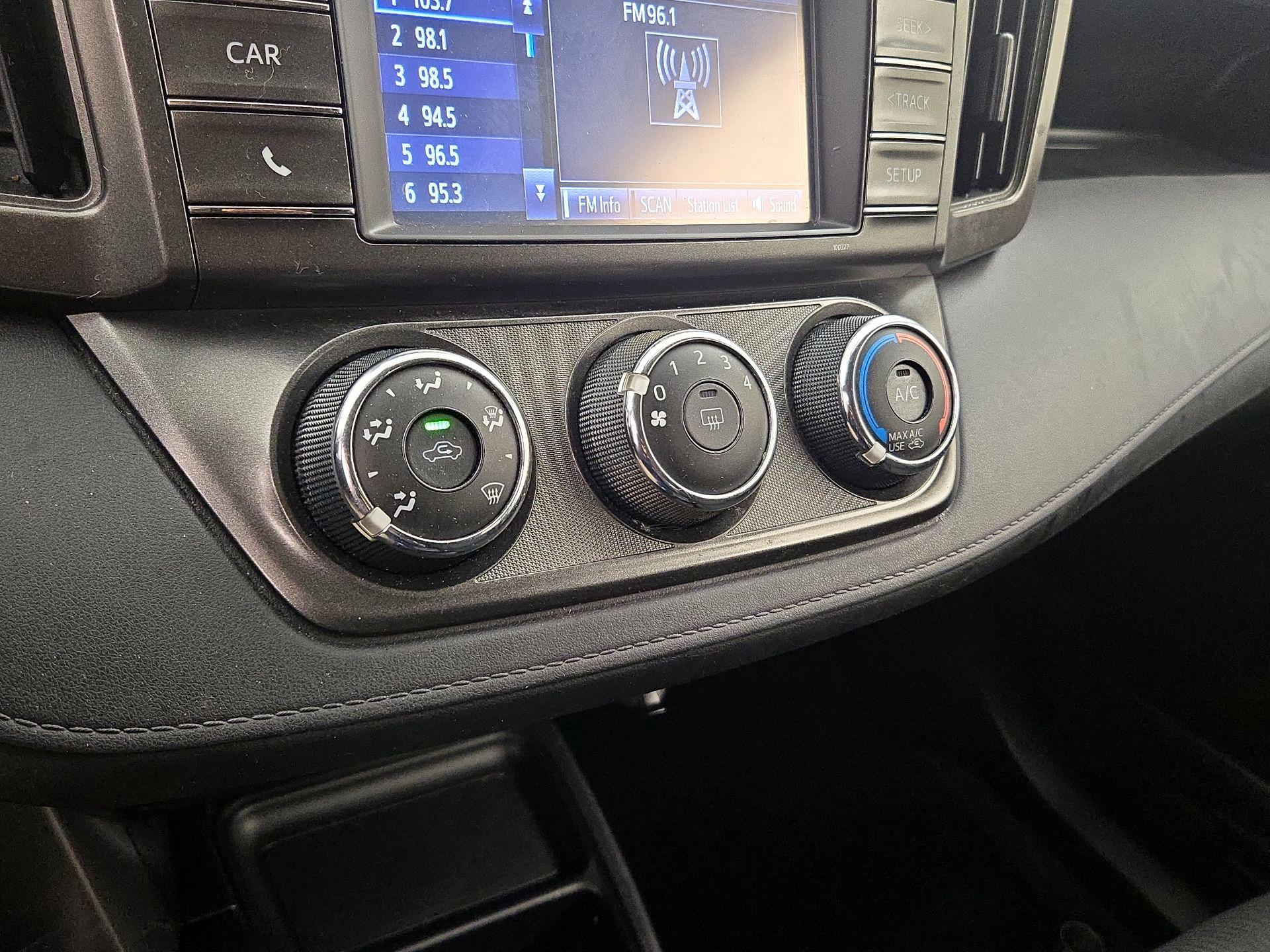 Thumbnail: 2014 Toyota RAV4 - 16