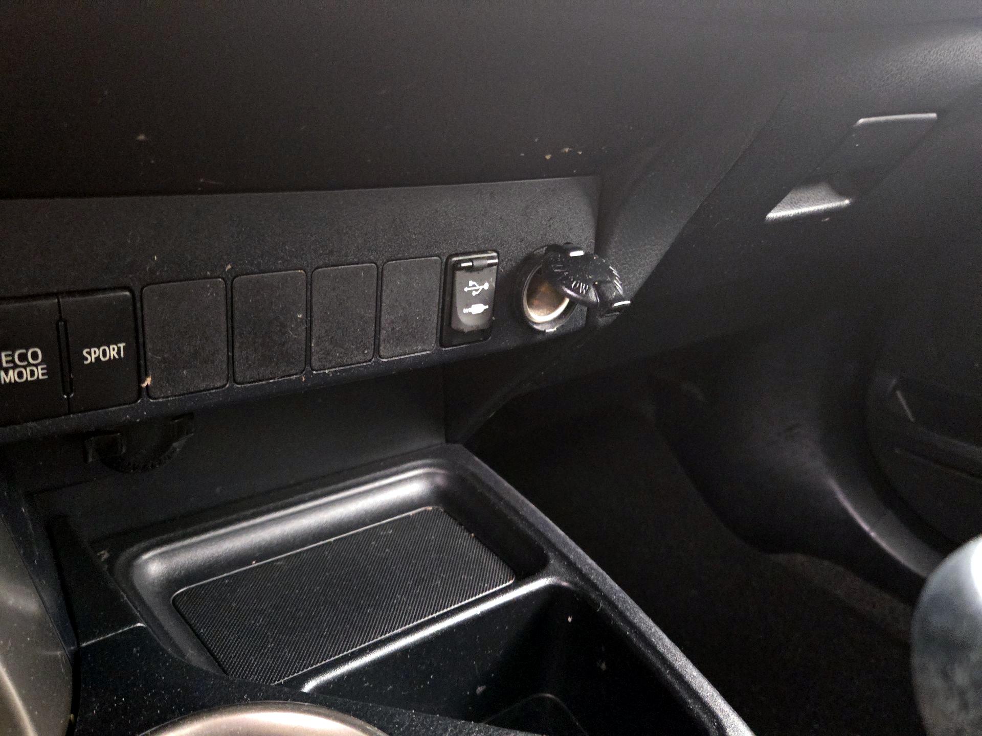 Thumbnail: 2014 Toyota RAV4 - 18
