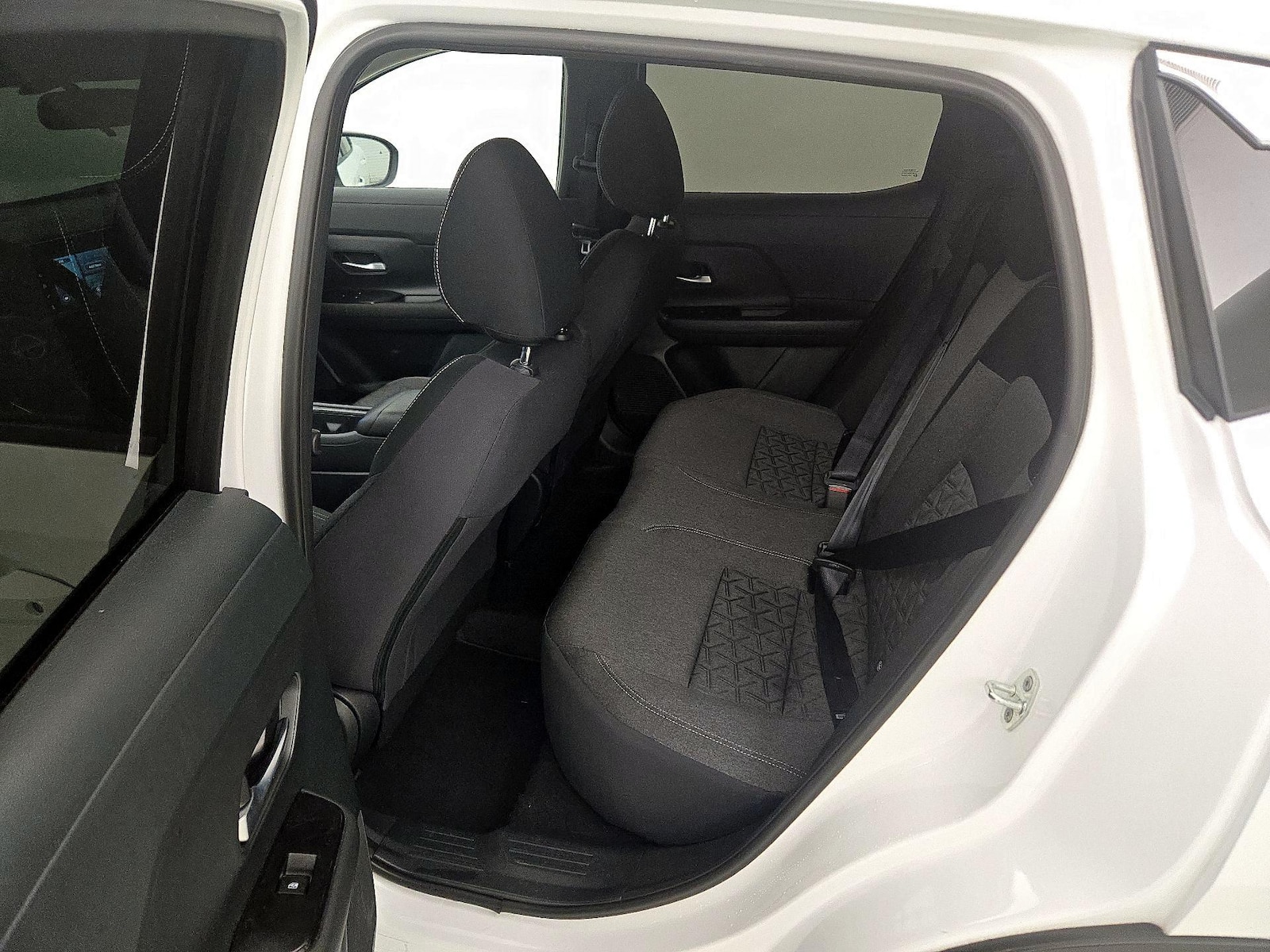 2025 Nissan Kicks SV - Photo 20