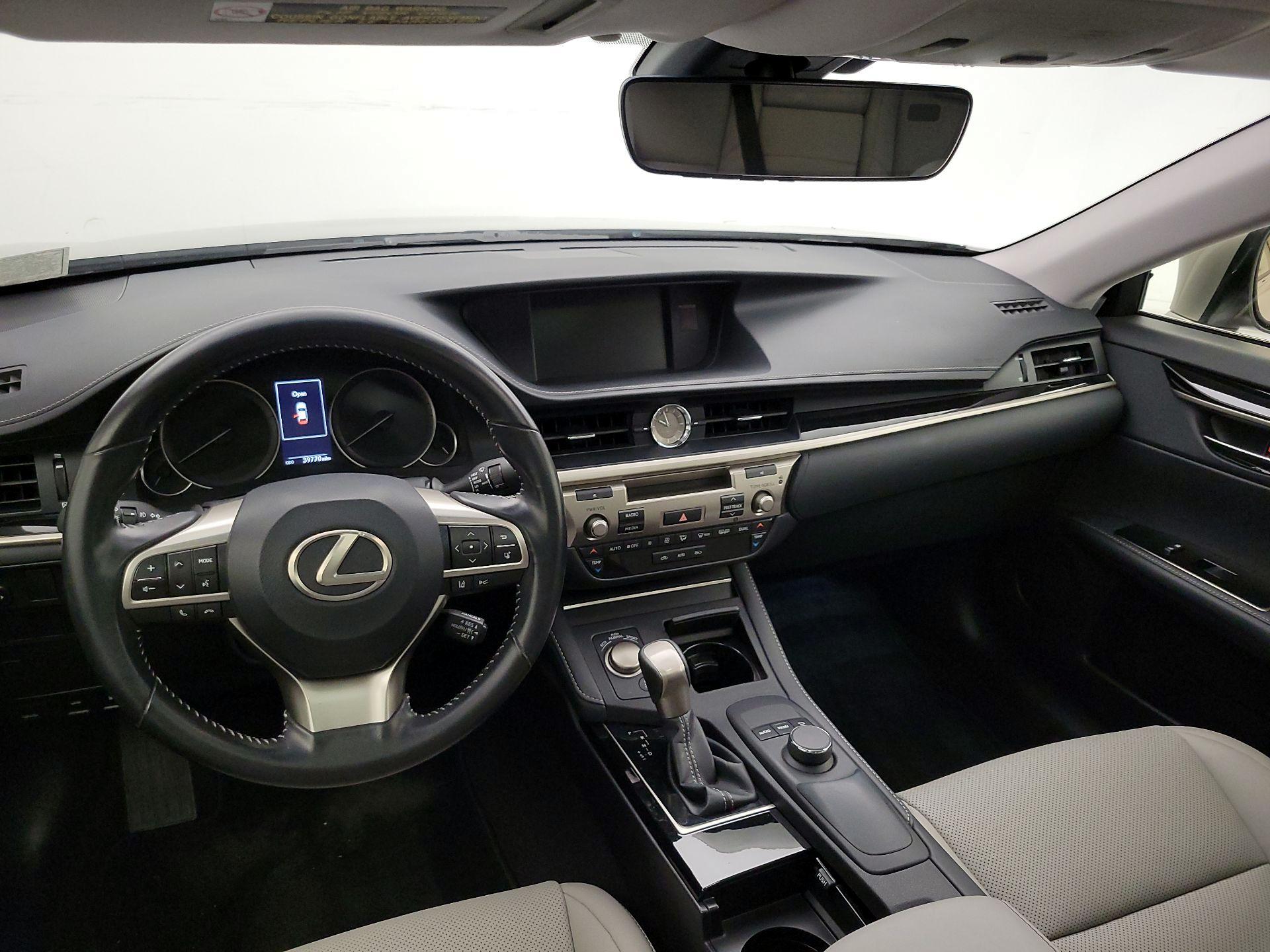 Thumbnail: 2018 Lexus ES - 9