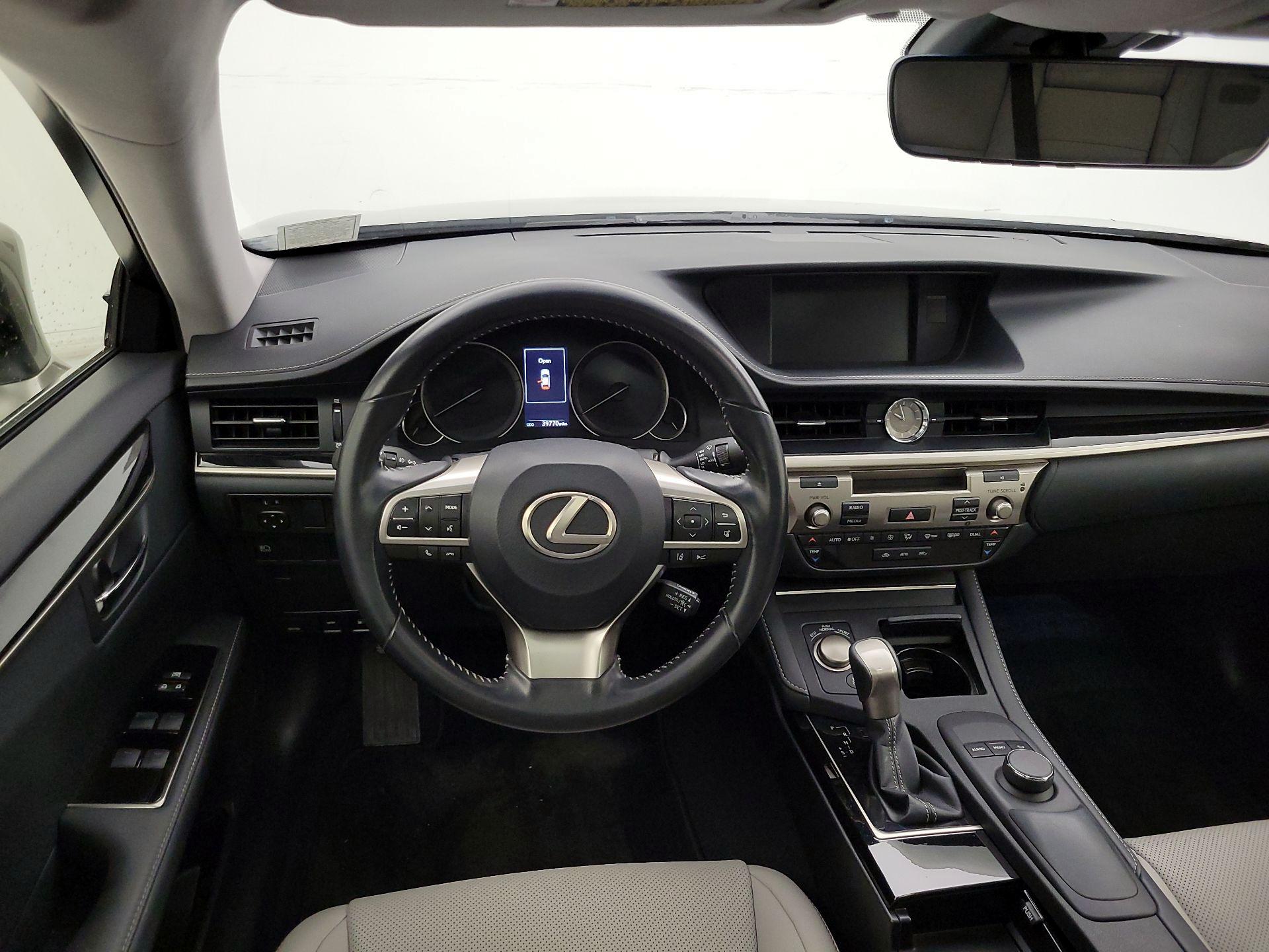 Thumbnail: 2018 Lexus ES - 10