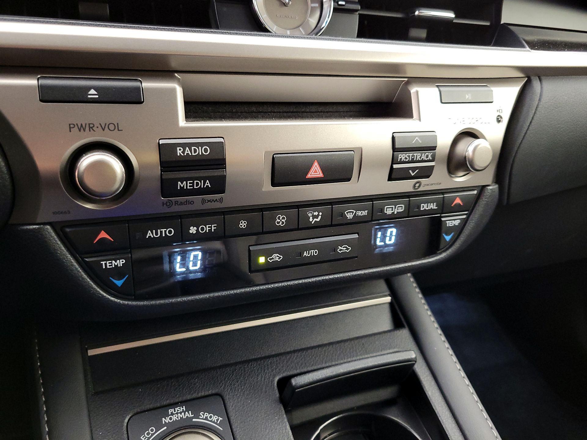 Thumbnail: 2018 Lexus ES - 16