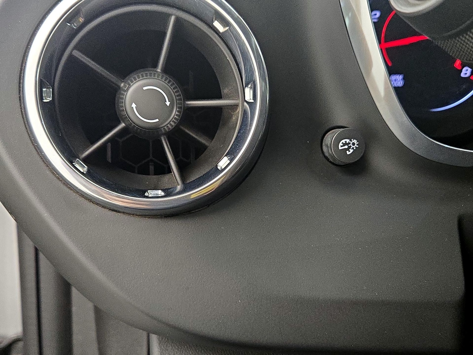 2018 Chevrolet Camaro 1LT - Photo 14