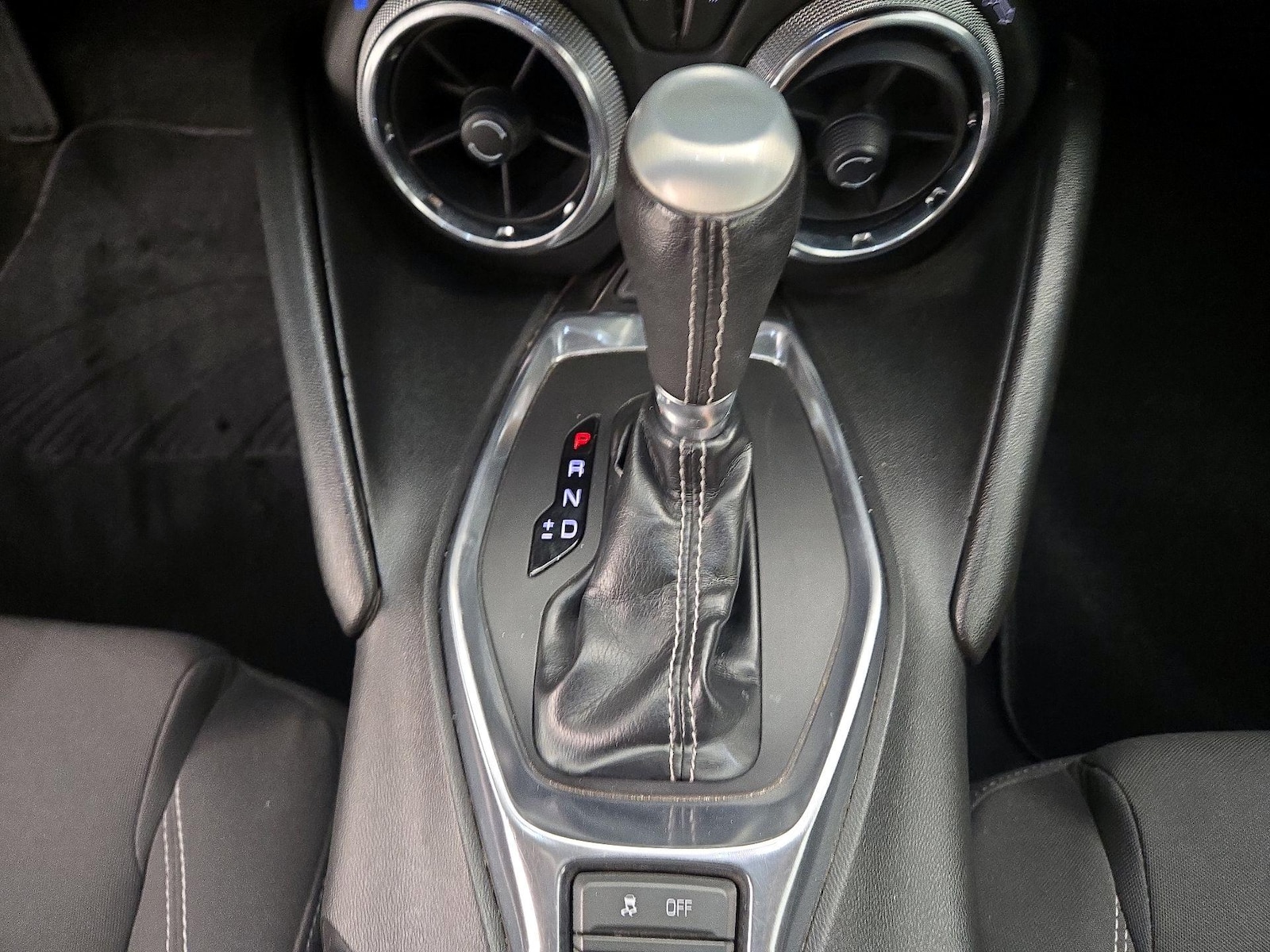 2018 Chevrolet Camaro 1LT - Photo 18
