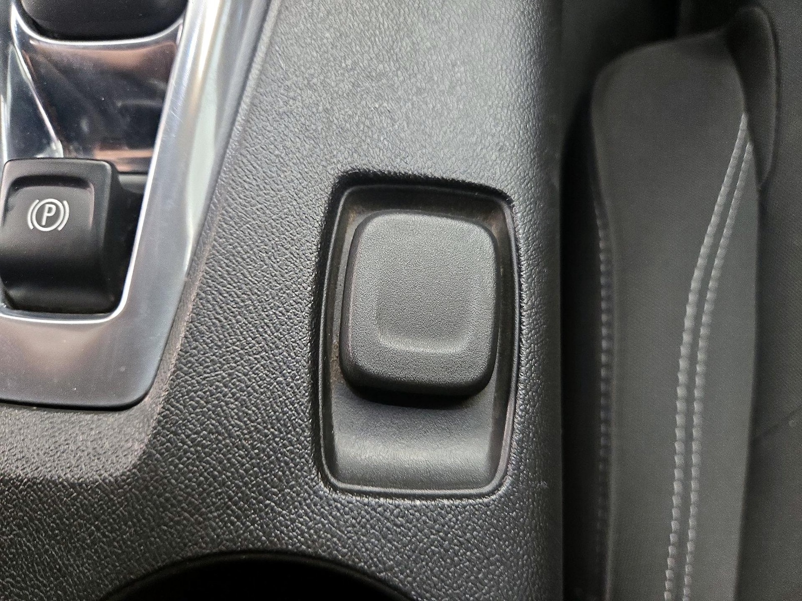 2018 Chevrolet Camaro 1LT - Photo 19