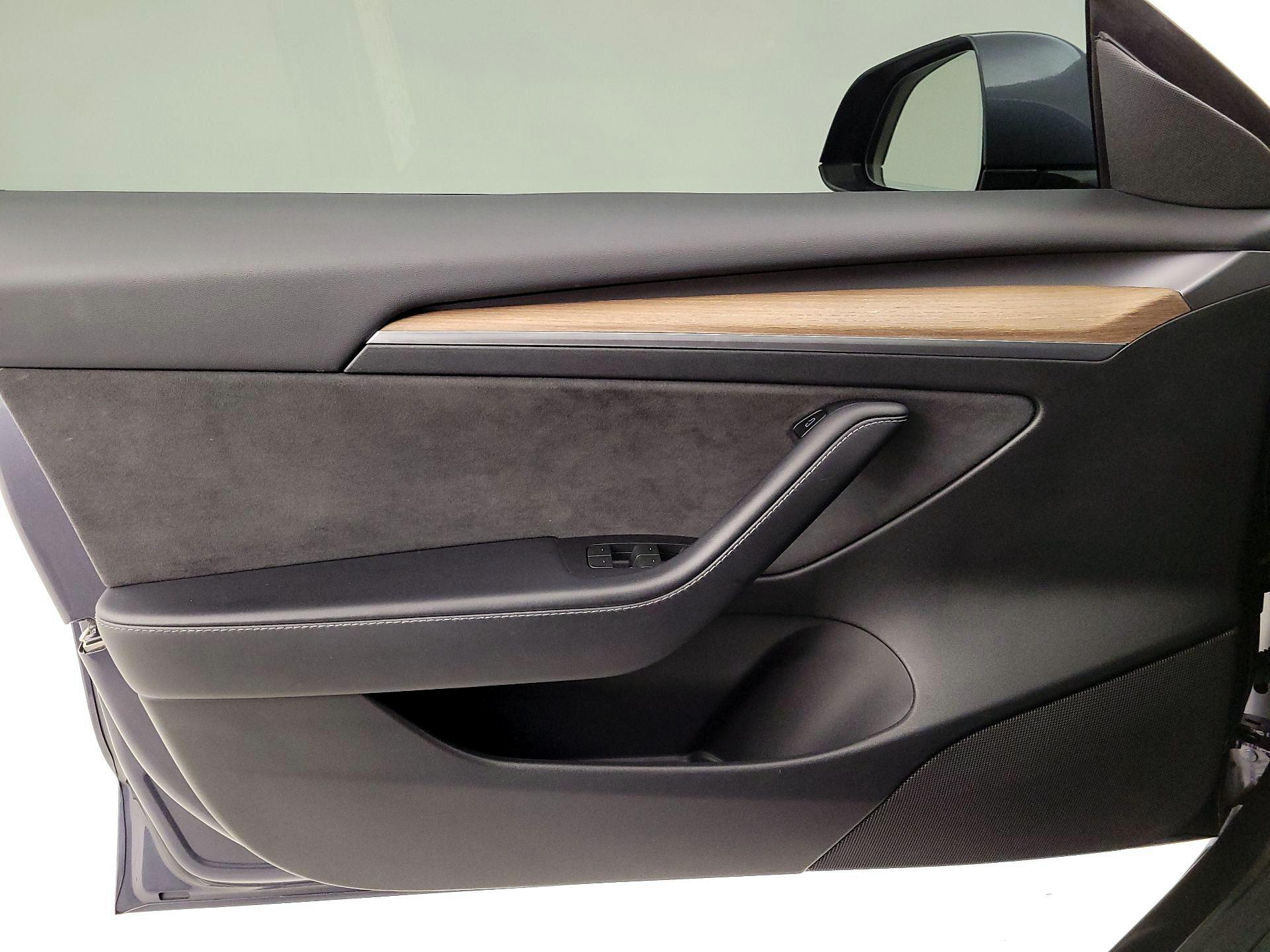 Thumbnail: 2023 Tesla Model 3 - 12