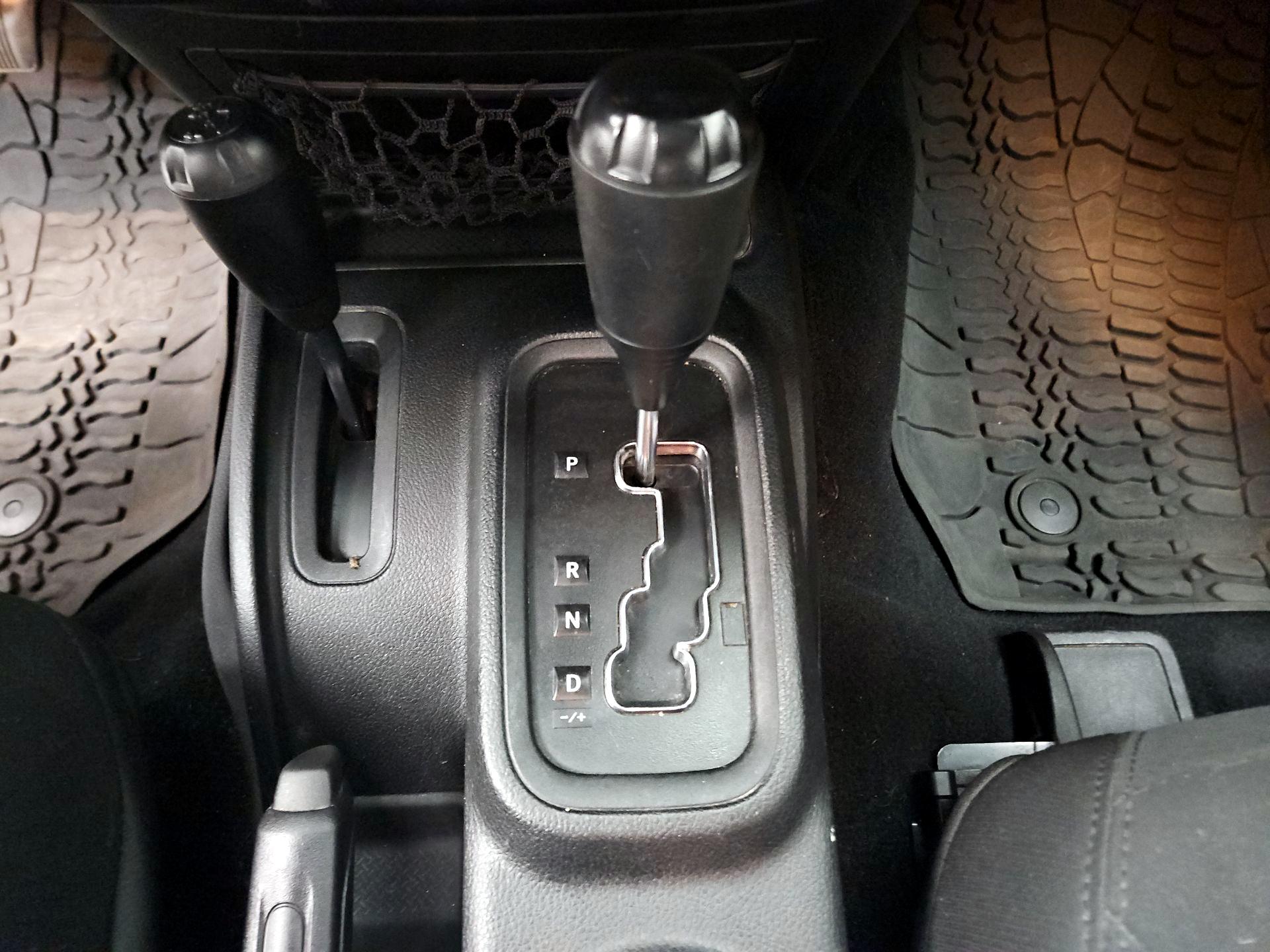 Thumbnail: 2016 Jeep Wrangler - 13