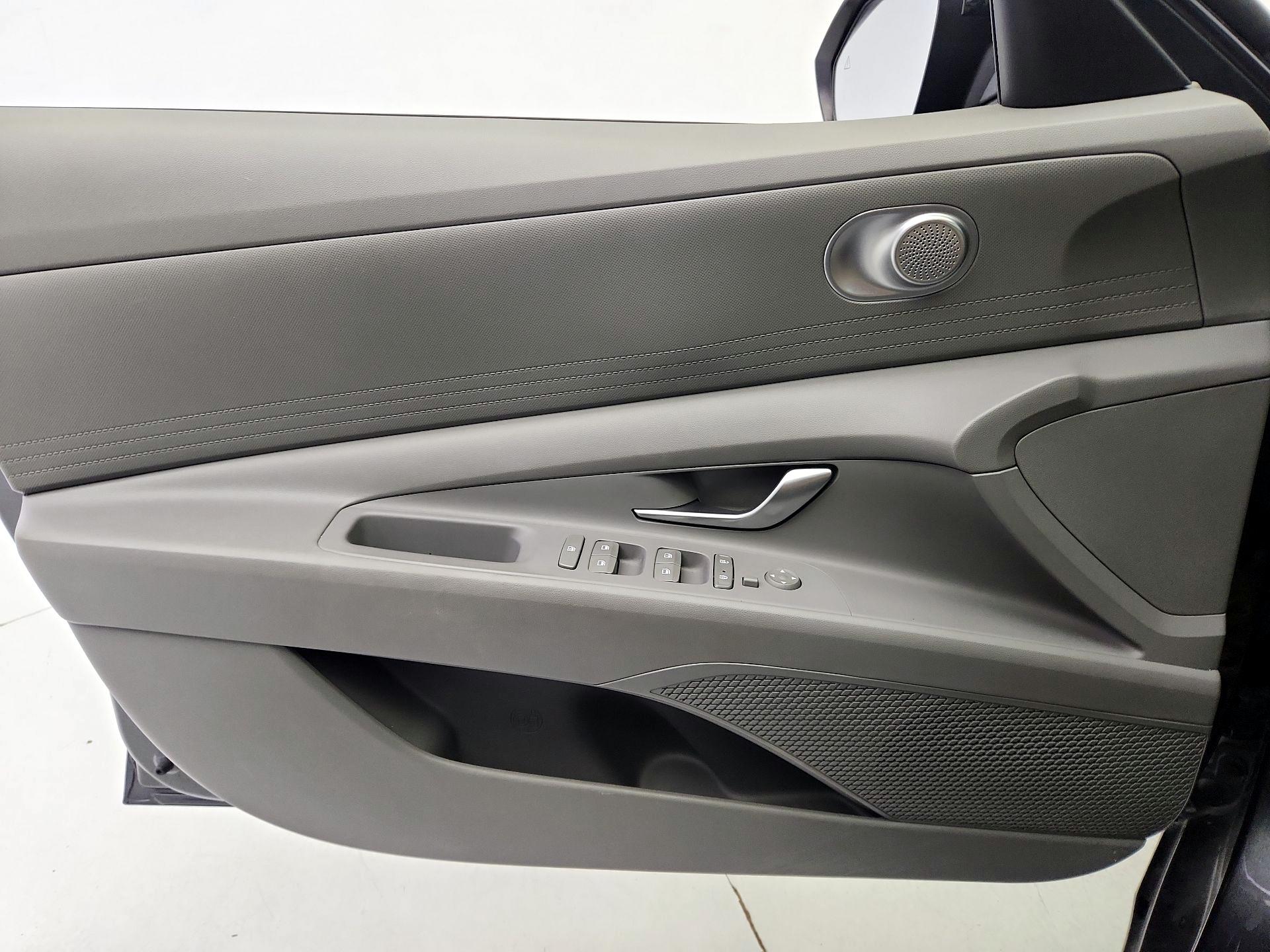 Thumbnail: 2022 Hyundai Elantra - 12