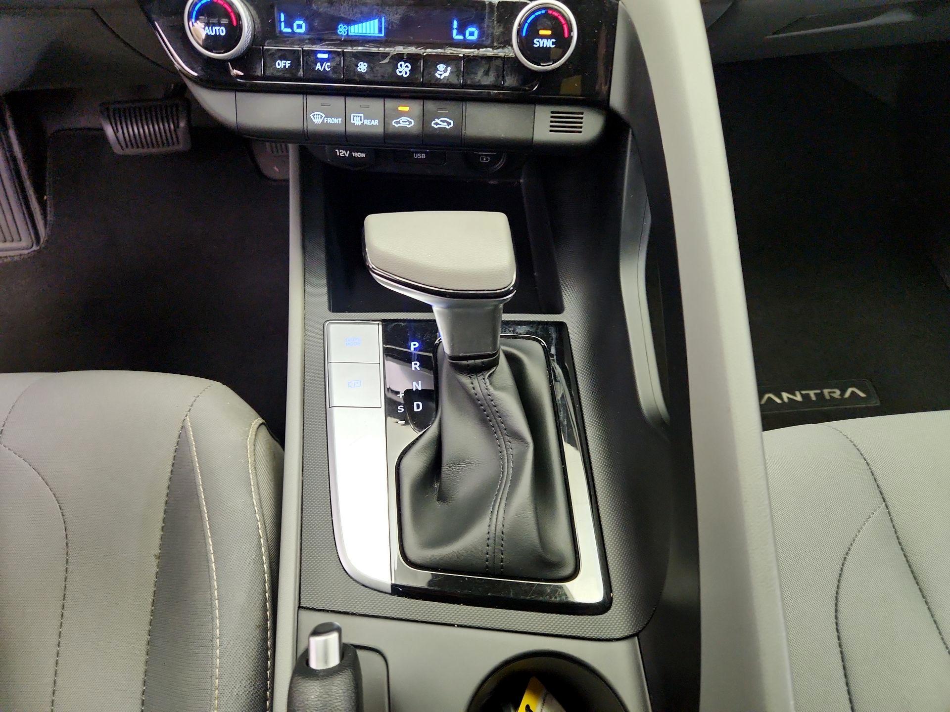 Thumbnail: 2022 Hyundai Elantra - 17