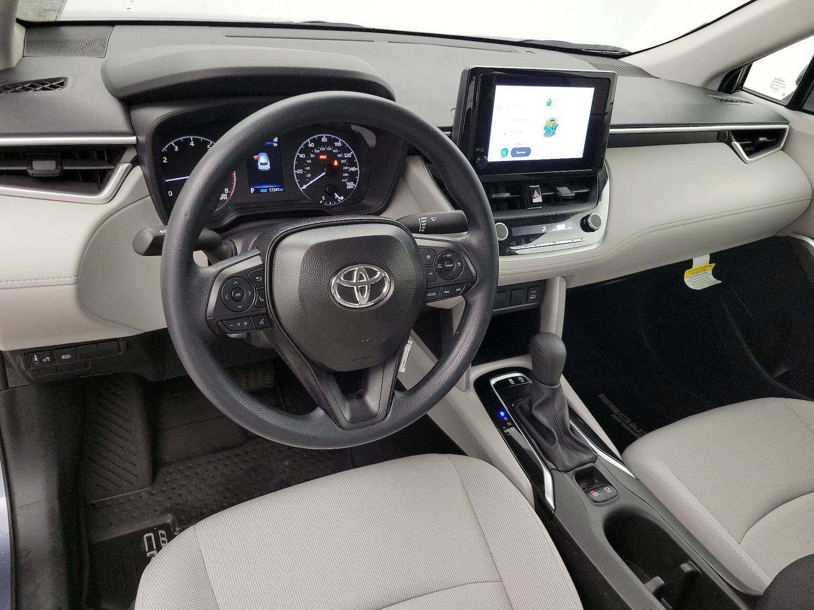 2025 Toyota Corolla Cross L - Photo 10